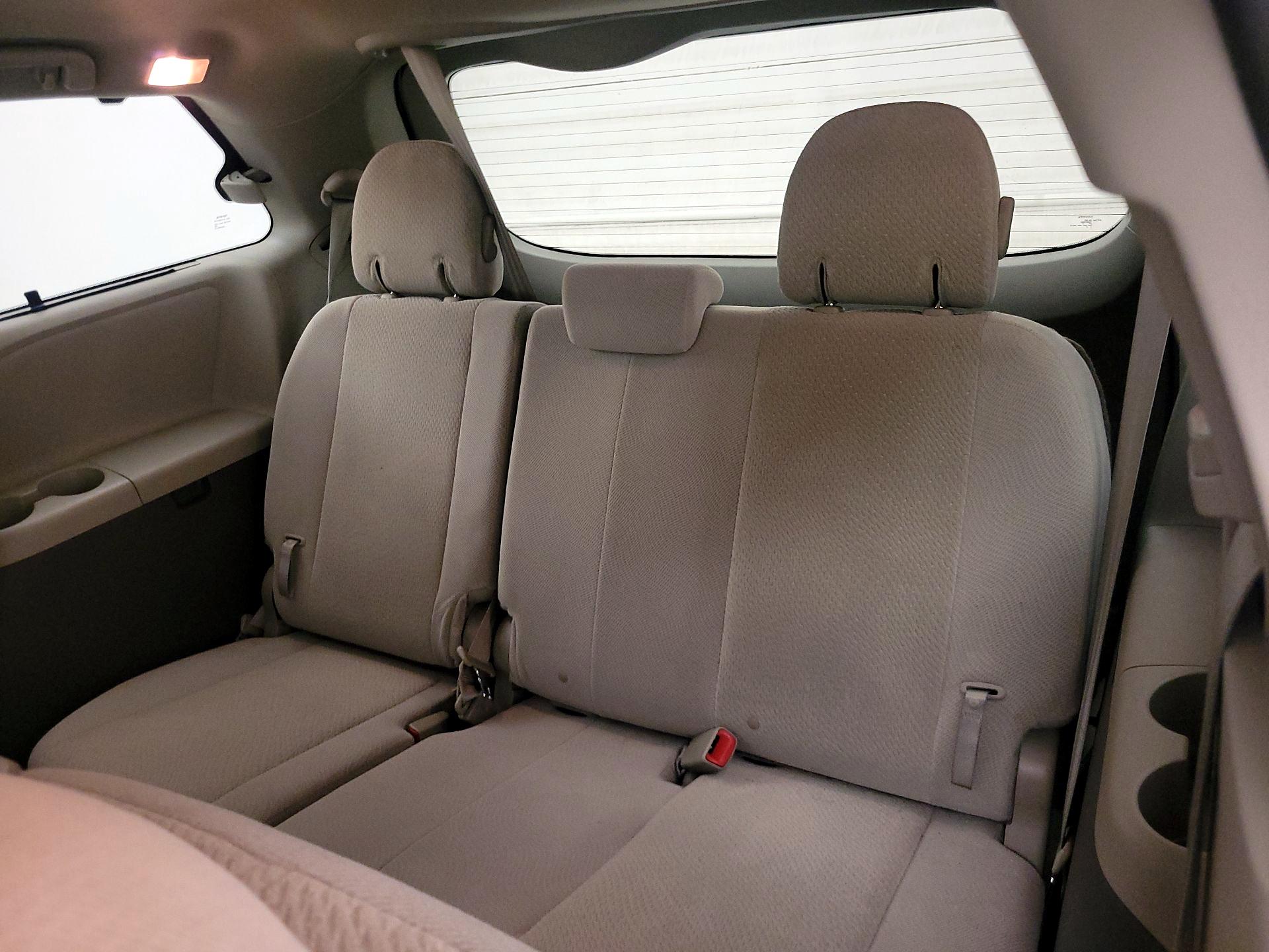 Thumbnail: 2014 Toyota Sienna - 20