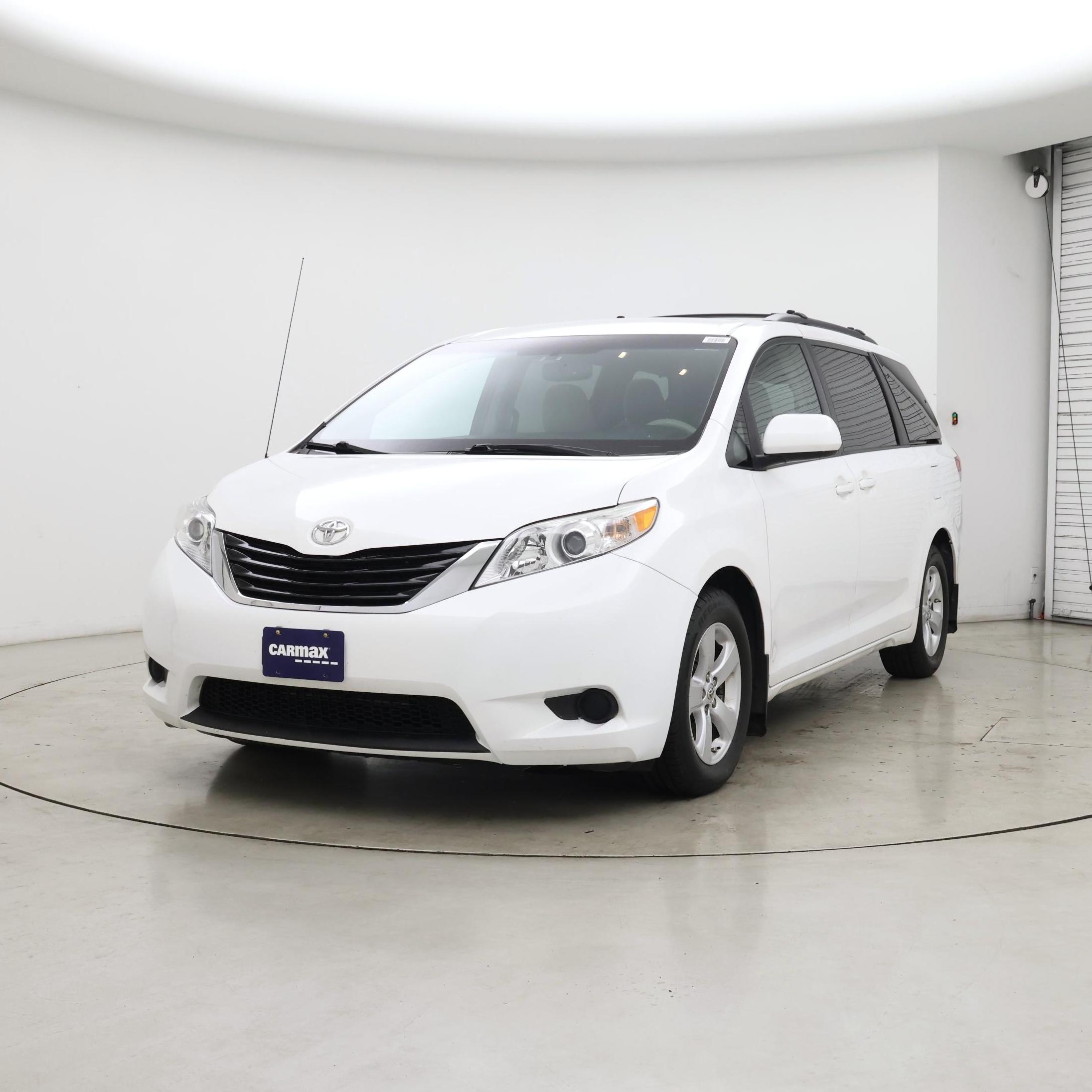 Thumbnail: 2014 Toyota Sienna - 4
