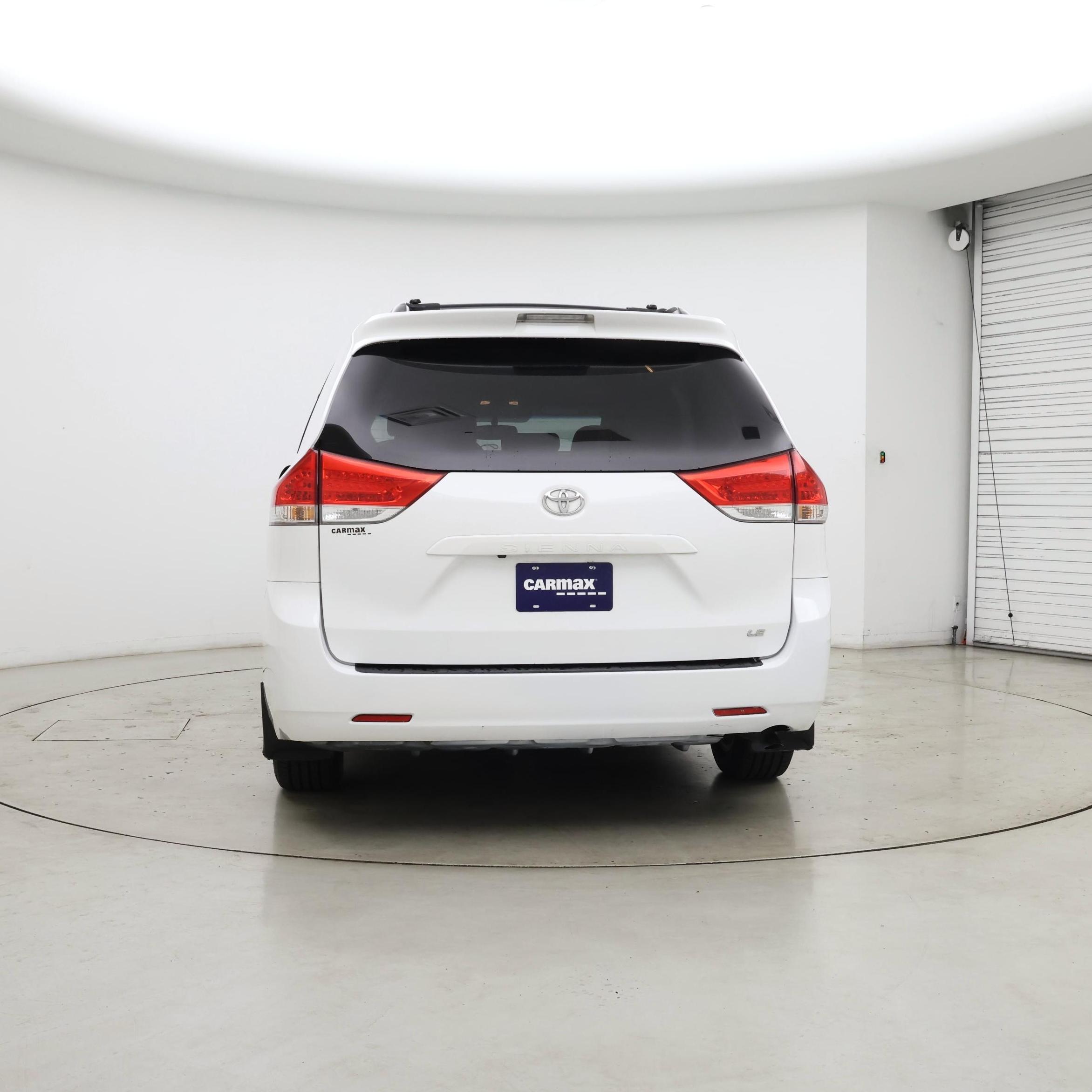 Thumbnail: 2014 Toyota Sienna - 6