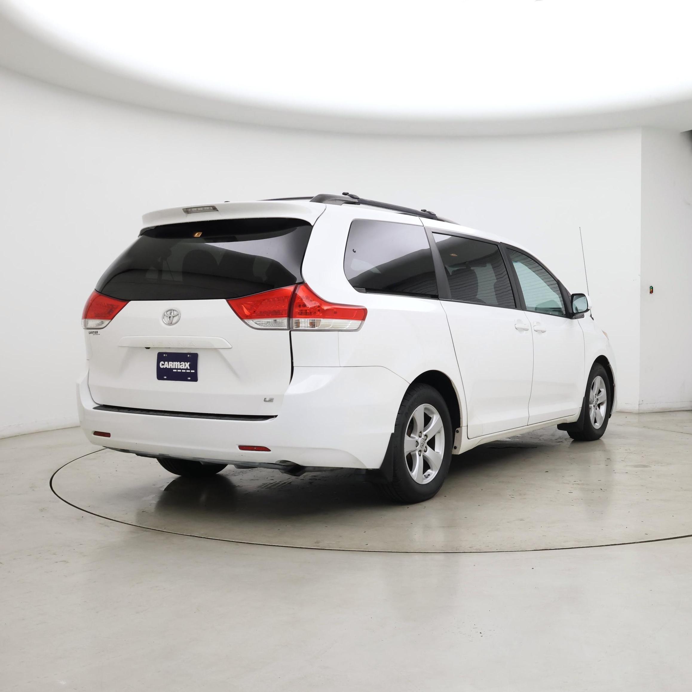 Thumbnail: 2014 Toyota Sienna - 8
