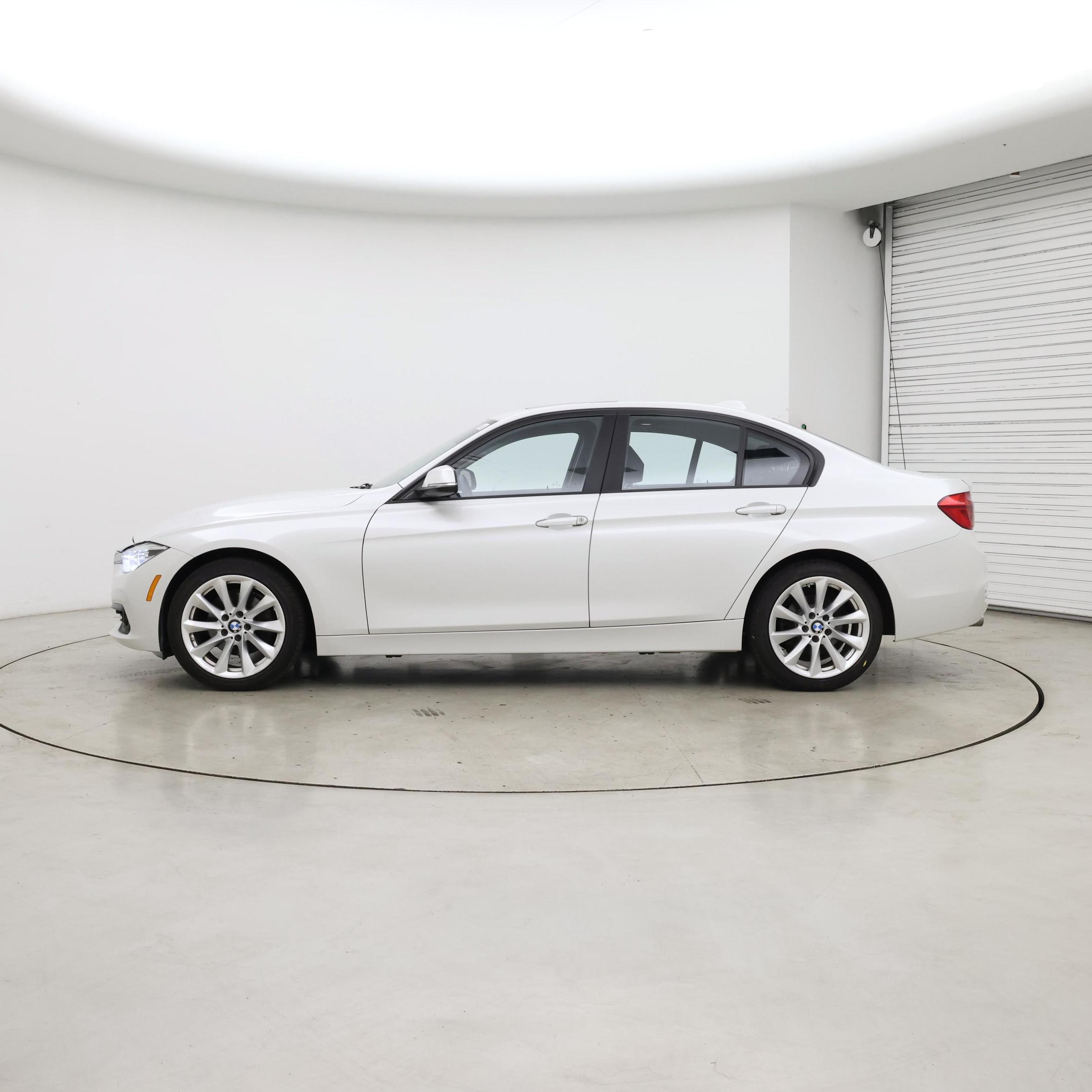 Thumbnail: 2018 BMW 3 Series - 3