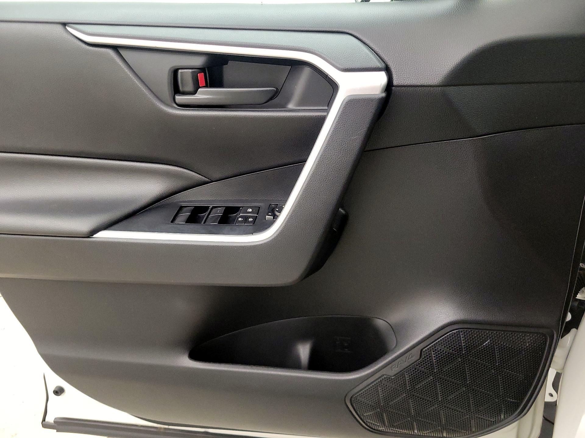 Thumbnail: 2019 Toyota RAV4 - 12