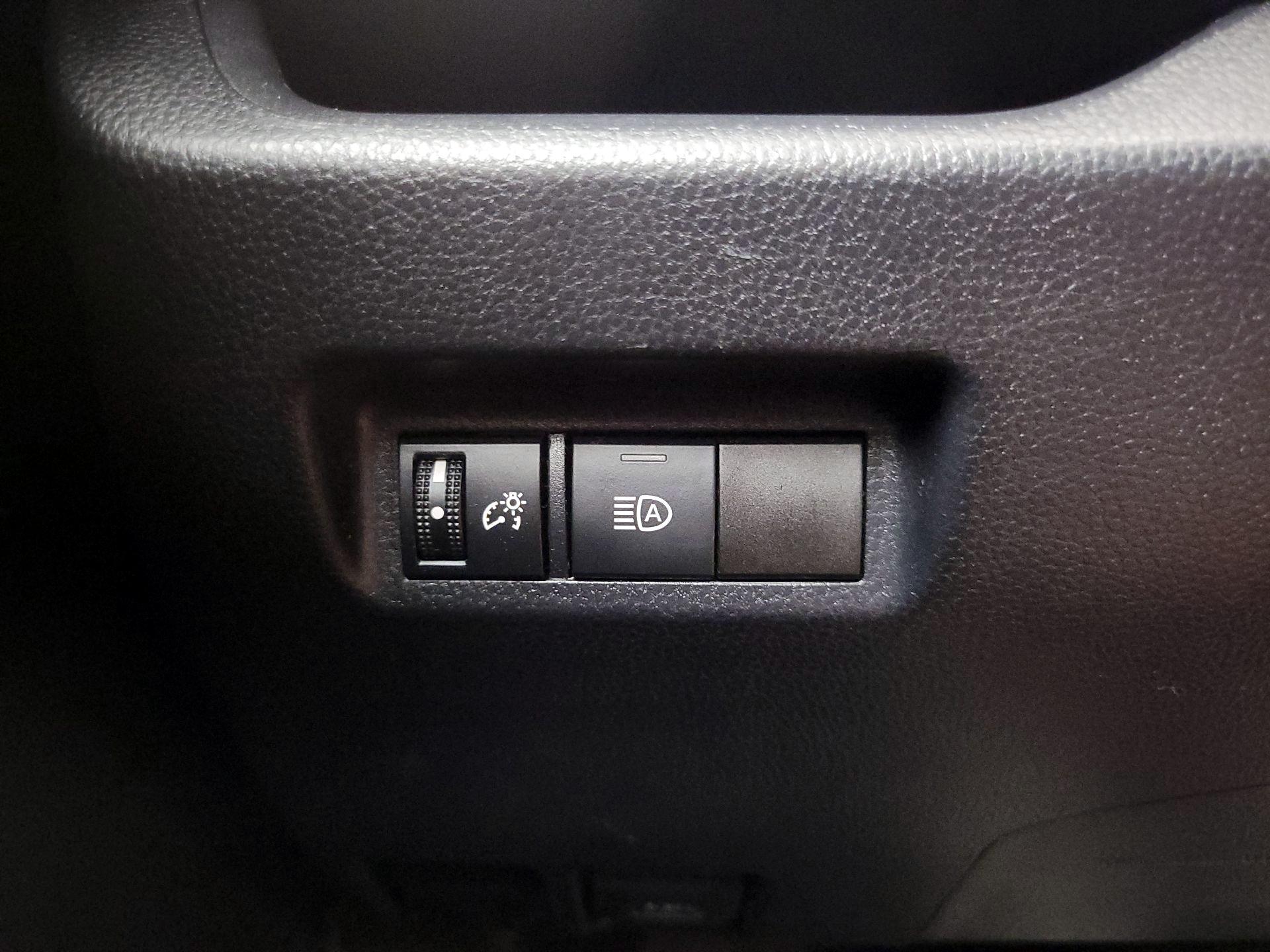 Thumbnail: 2019 Toyota RAV4 - 13