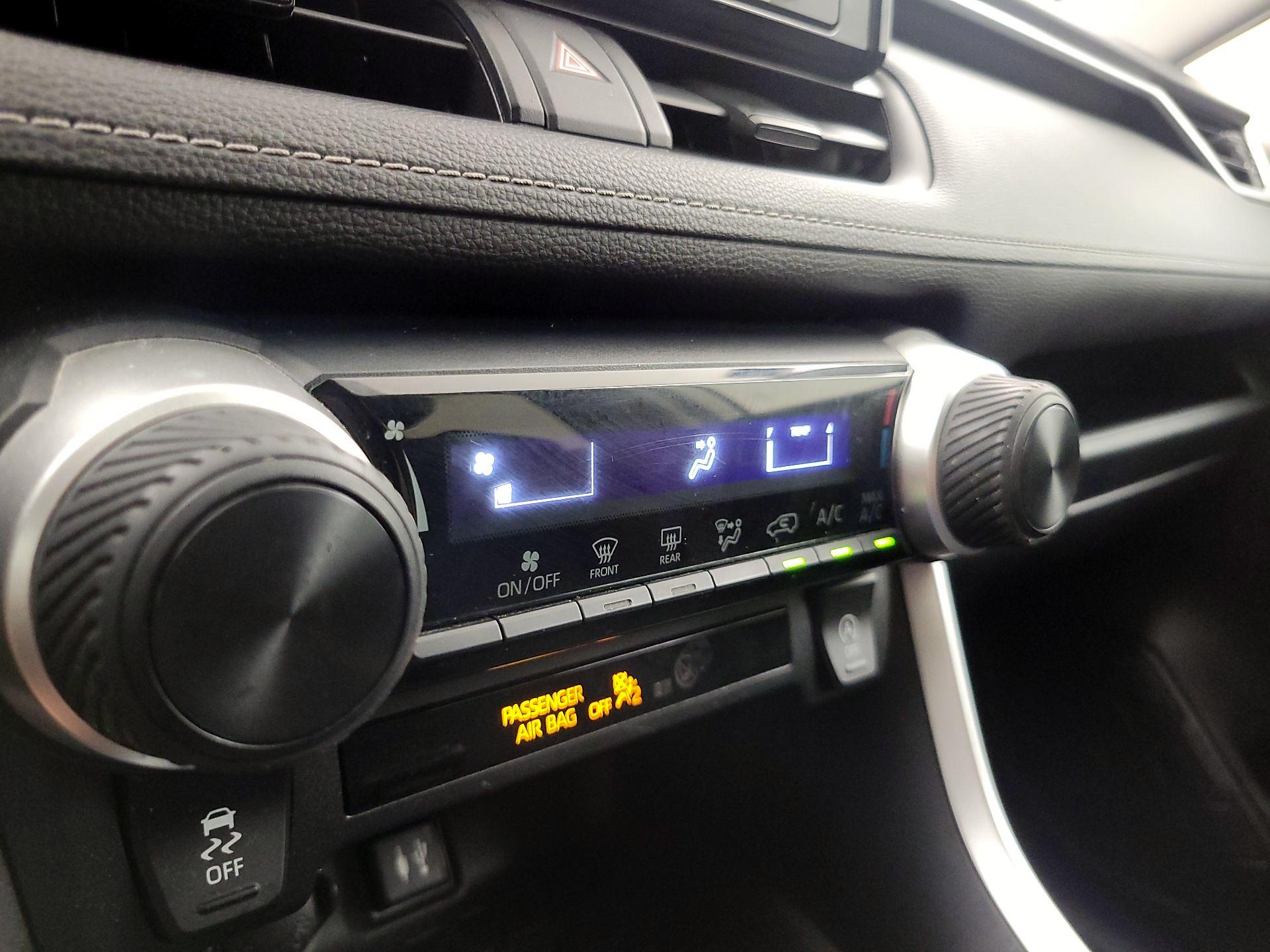Thumbnail: 2019 Toyota RAV4 - 16