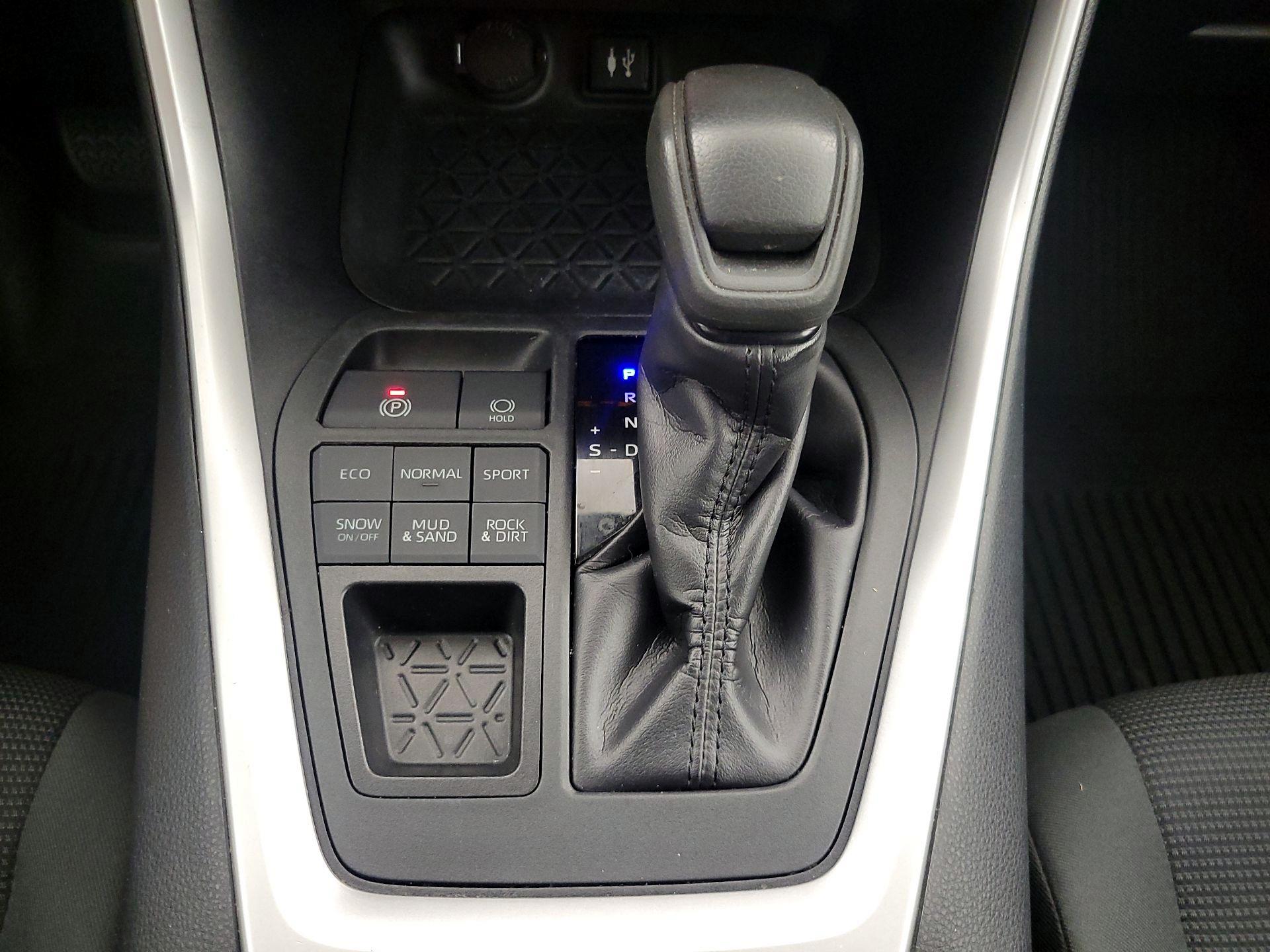 Thumbnail: 2019 Toyota RAV4 - 17