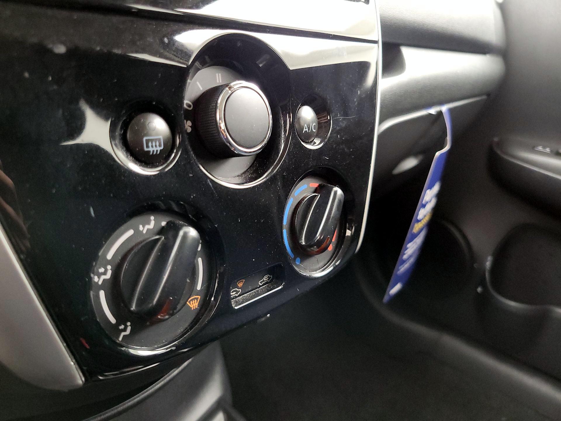 Thumbnail: 2015 Nissan Versa Note - 15