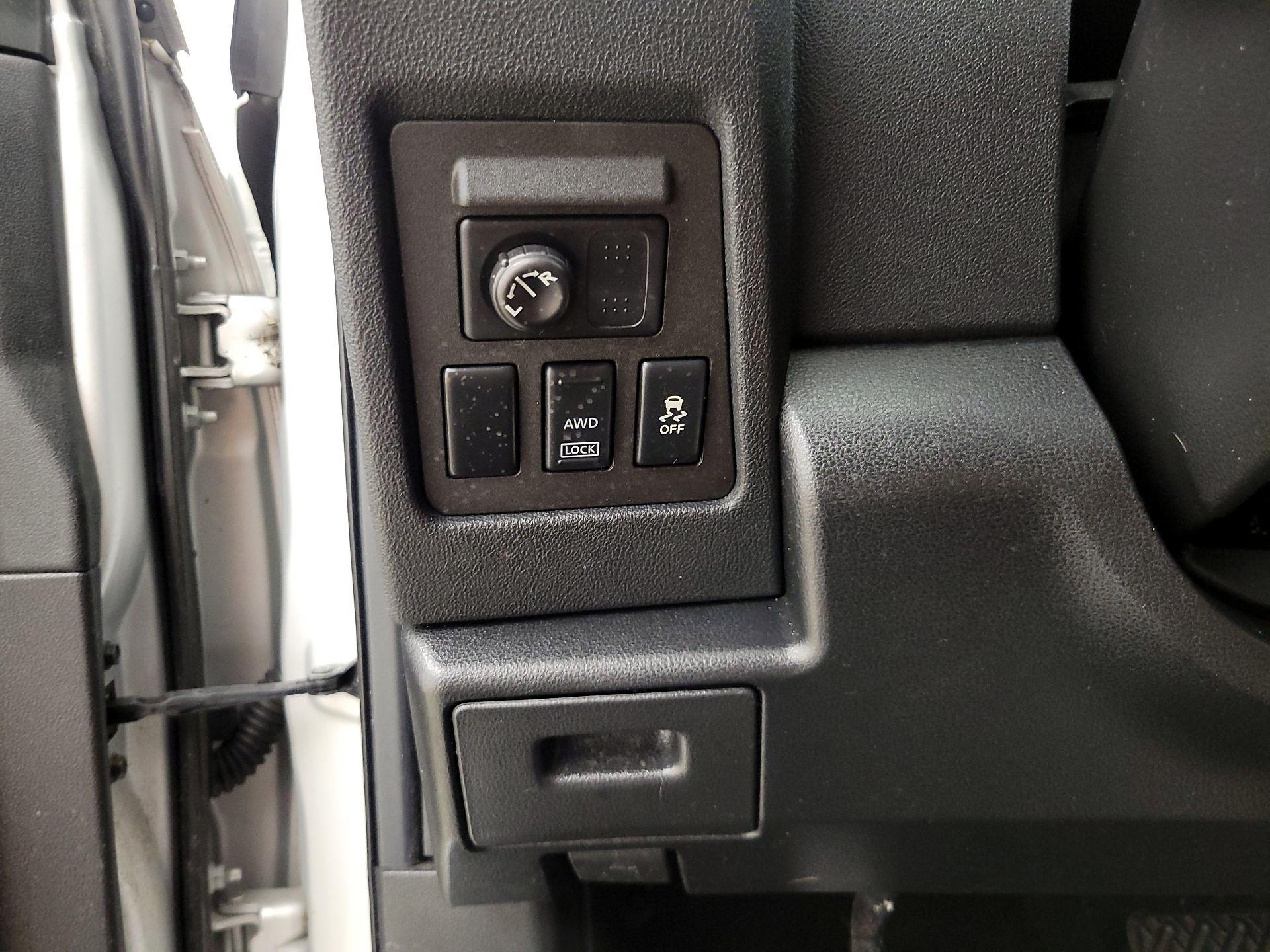 Thumbnail: 2014 Nissan Rogue - 13