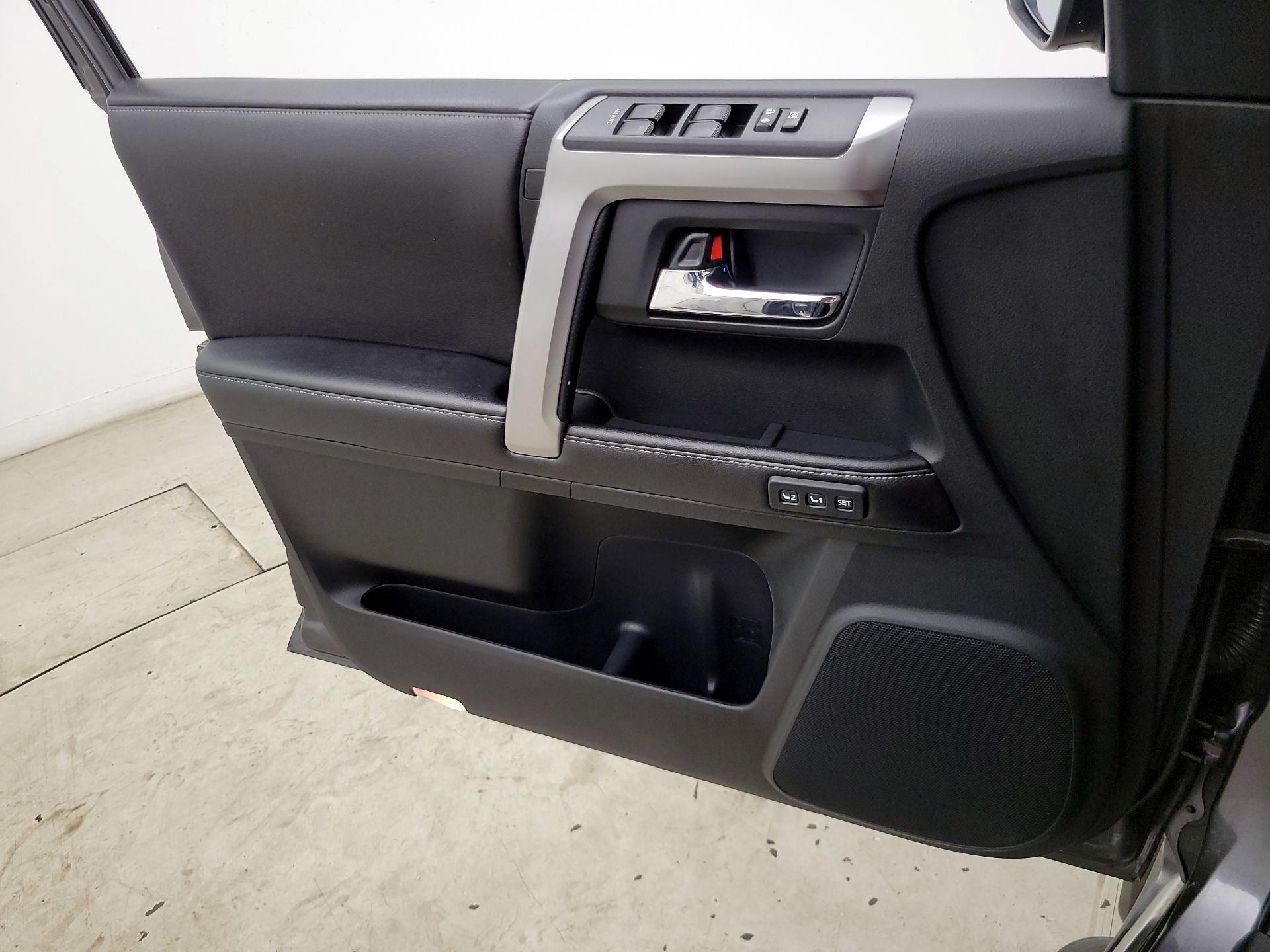 Thumbnail: 2016 Toyota 4Runner - 12