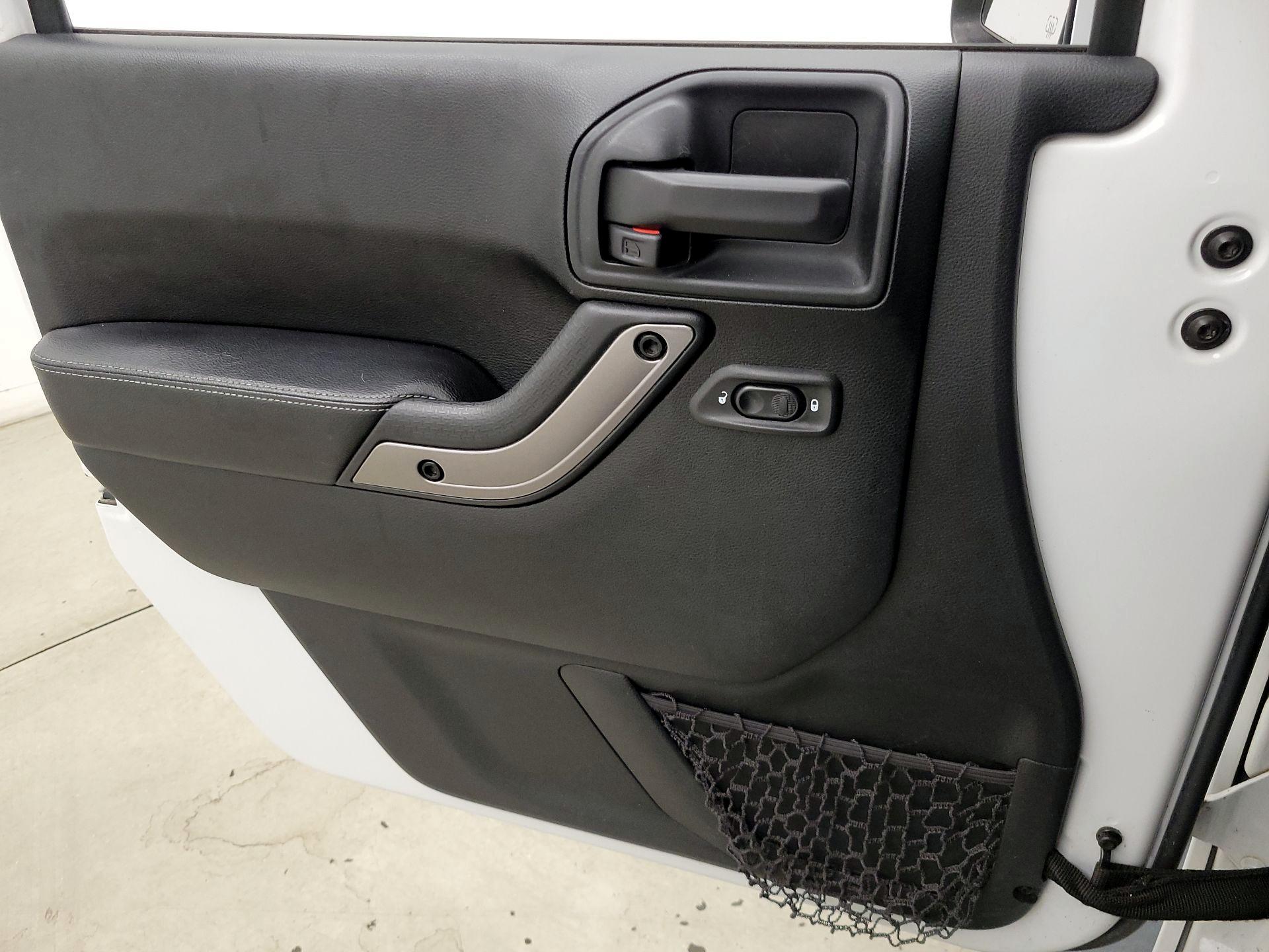 Thumbnail: 2018 Jeep Wrangler - 12