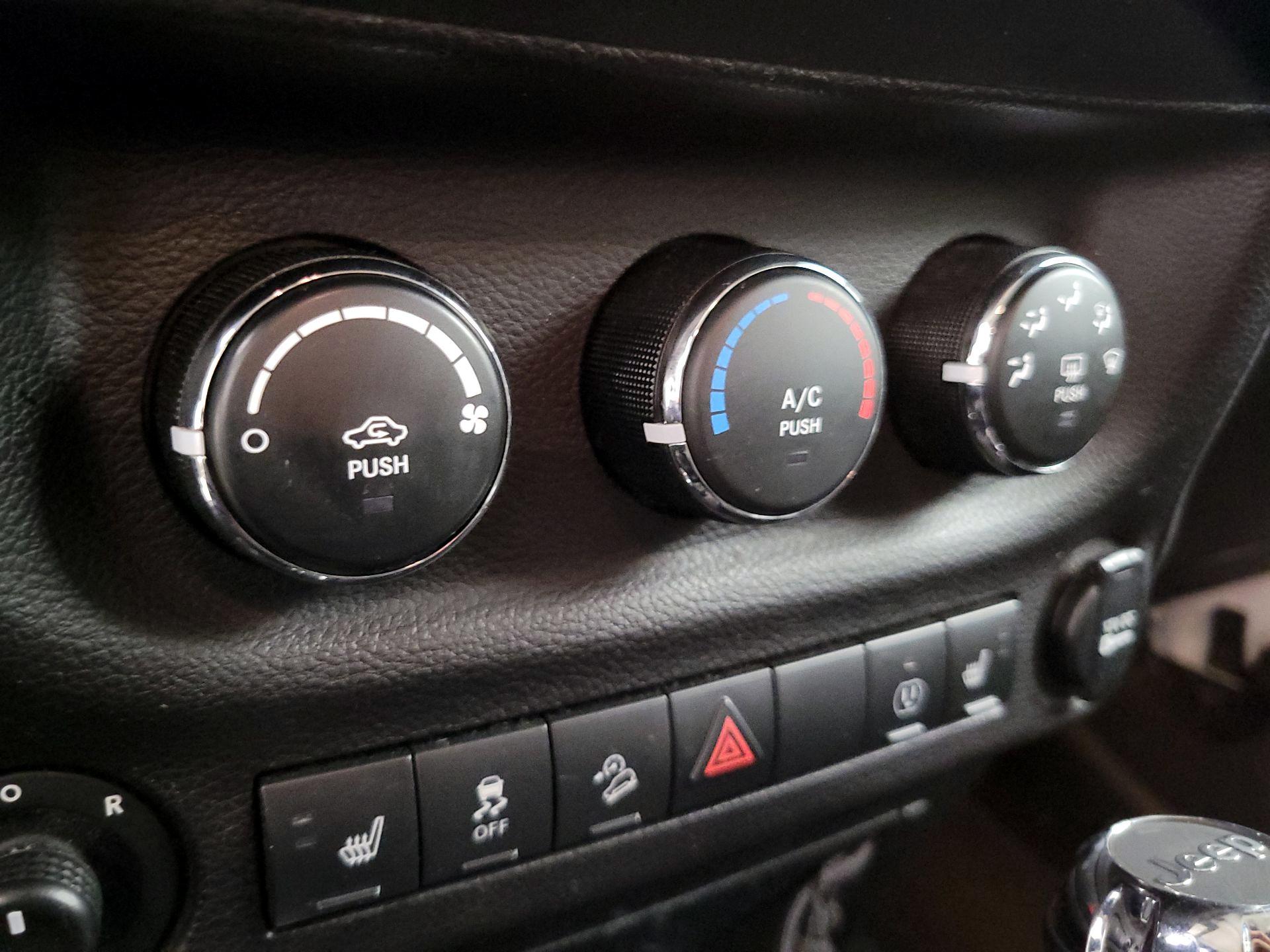 Thumbnail: 2018 Jeep Wrangler - 14