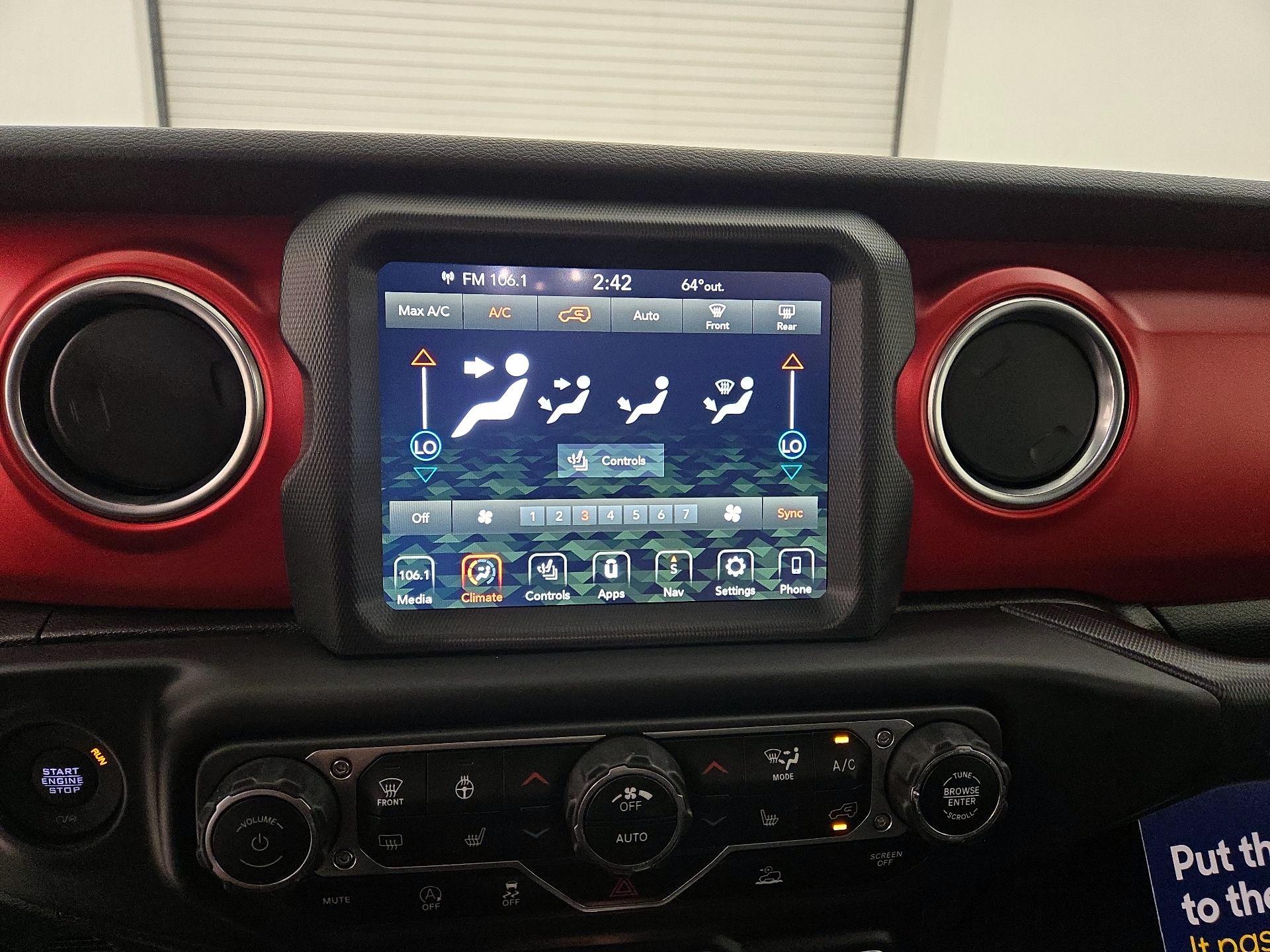 Thumbnail: 2022 Jeep Wrangler - 14
