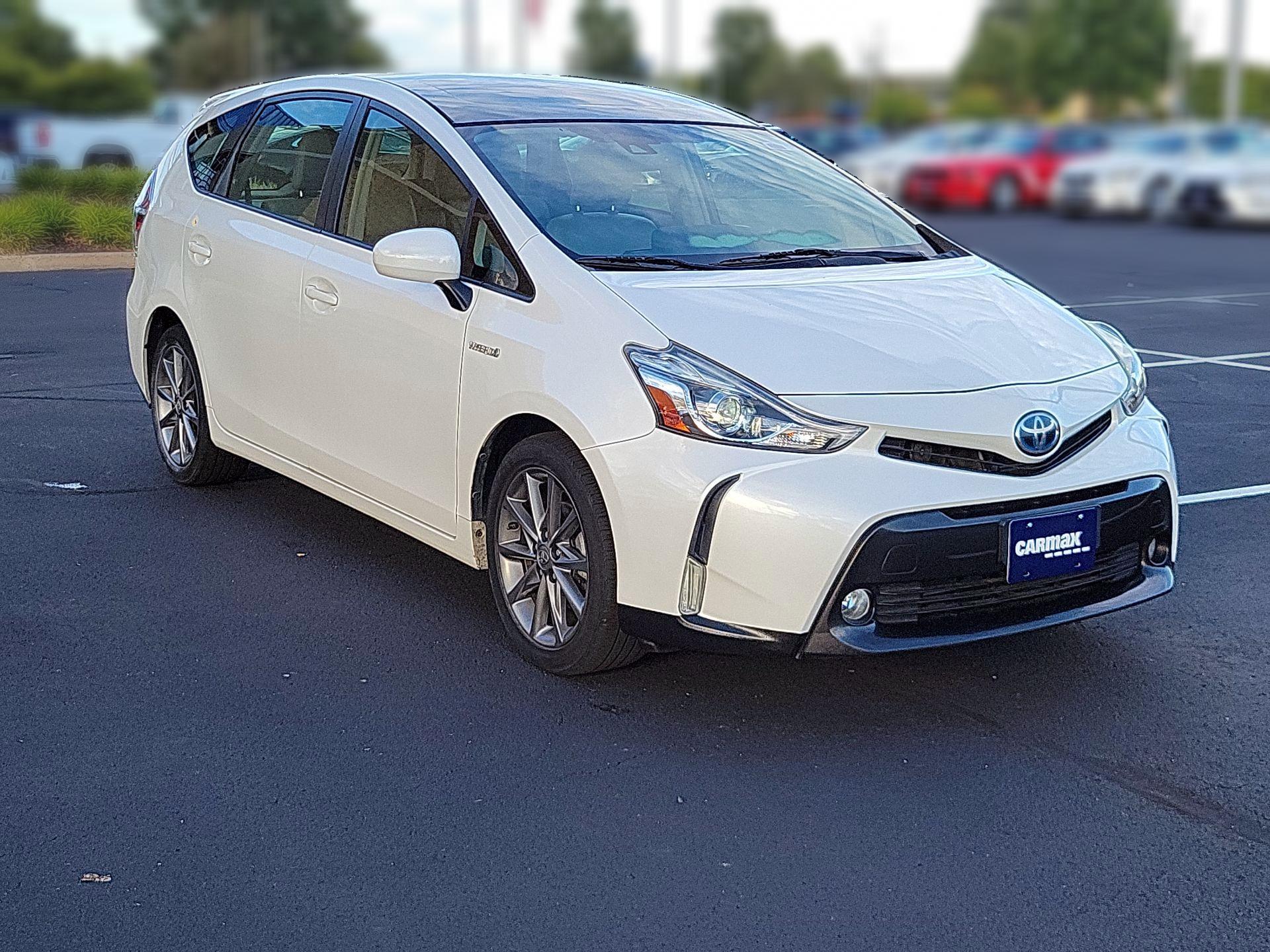 Thumbnail: 2017 Toyota Prius v - 1
