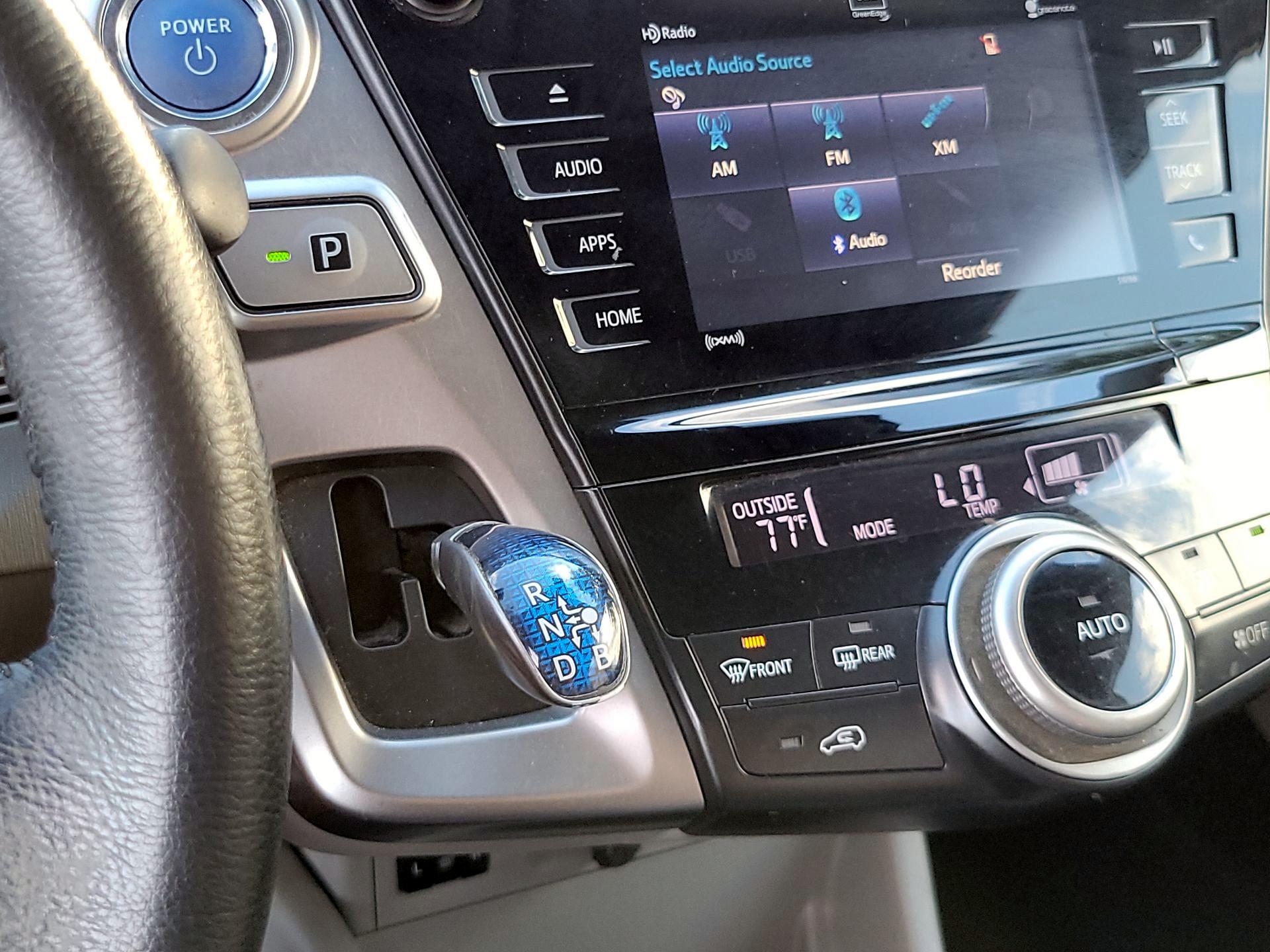 Thumbnail: 2017 Toyota Prius v - 16