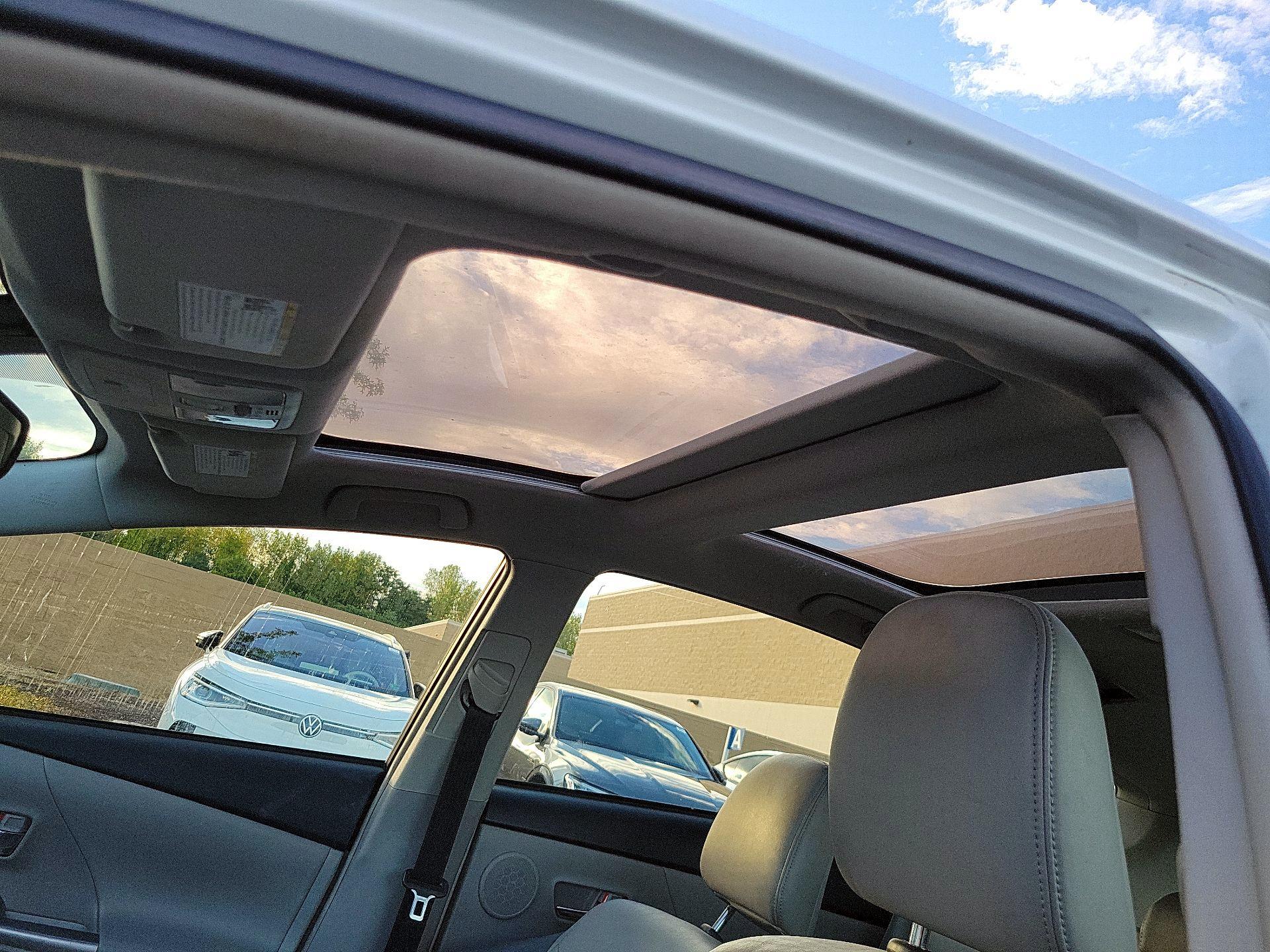 Thumbnail: 2017 Toyota Prius v - 18