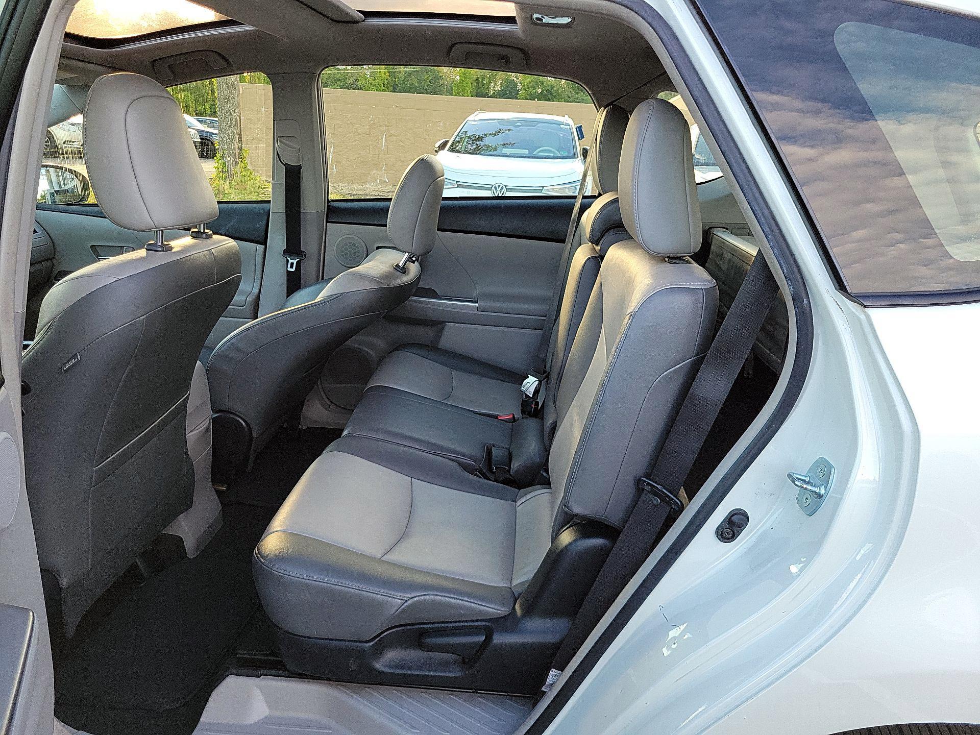 Thumbnail: 2017 Toyota Prius v - 19