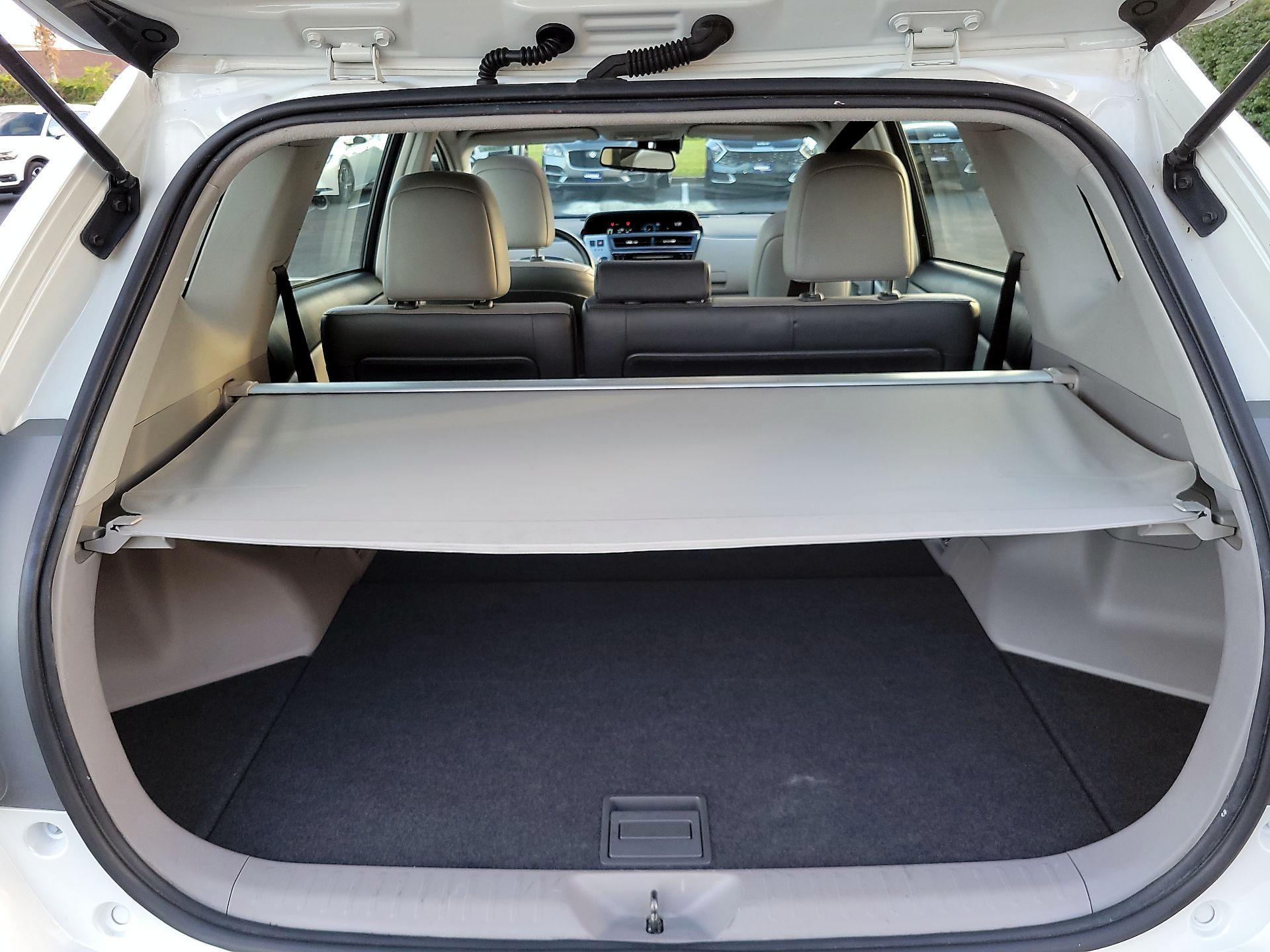 Thumbnail: 2017 Toyota Prius v - 20