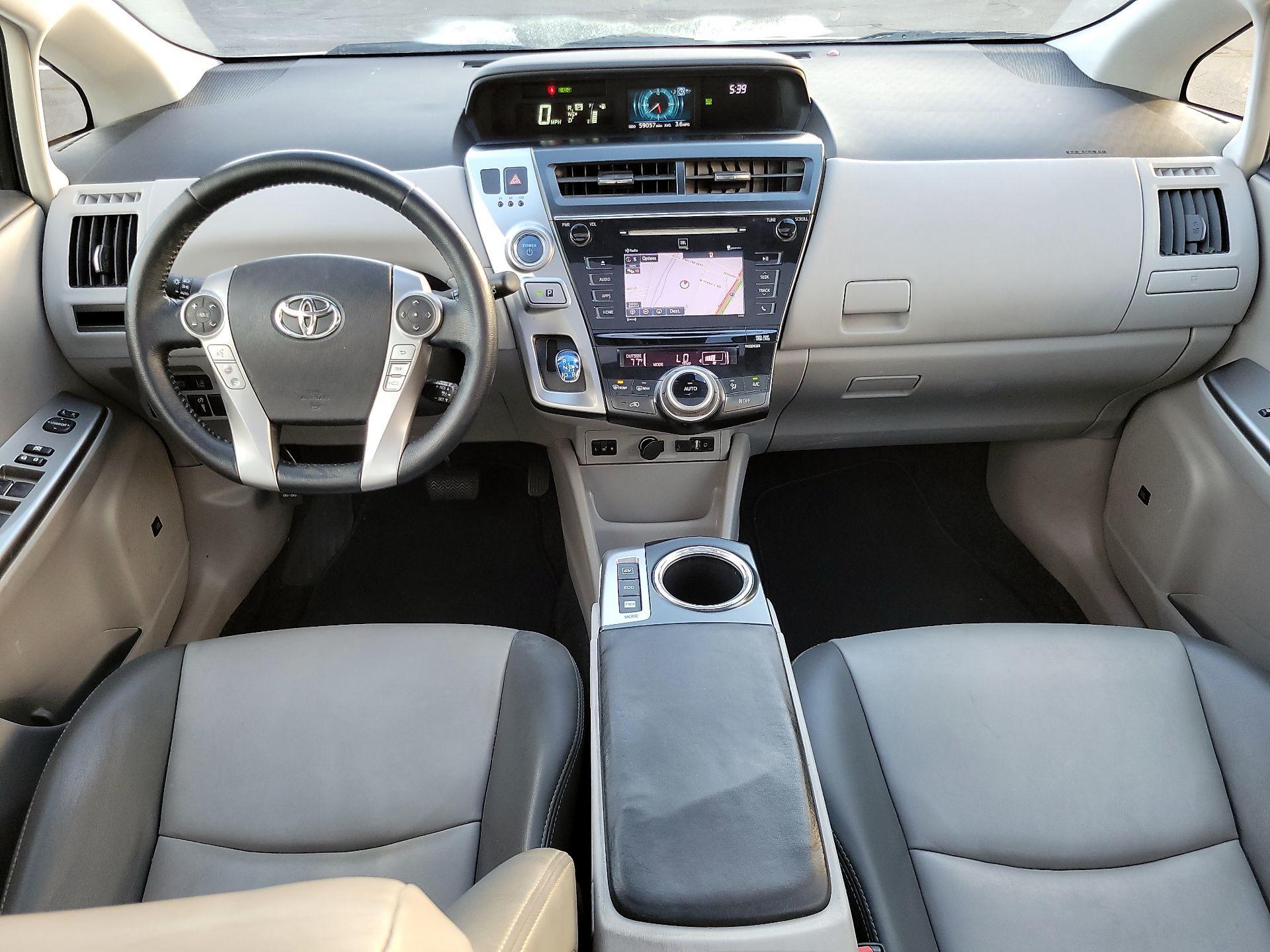 Thumbnail: 2017 Toyota Prius v - 8