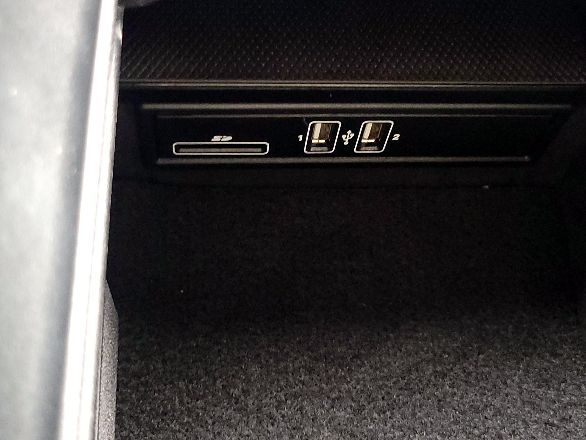 Thumbnail: 2015 Mercedes-Benz C-Class - 19