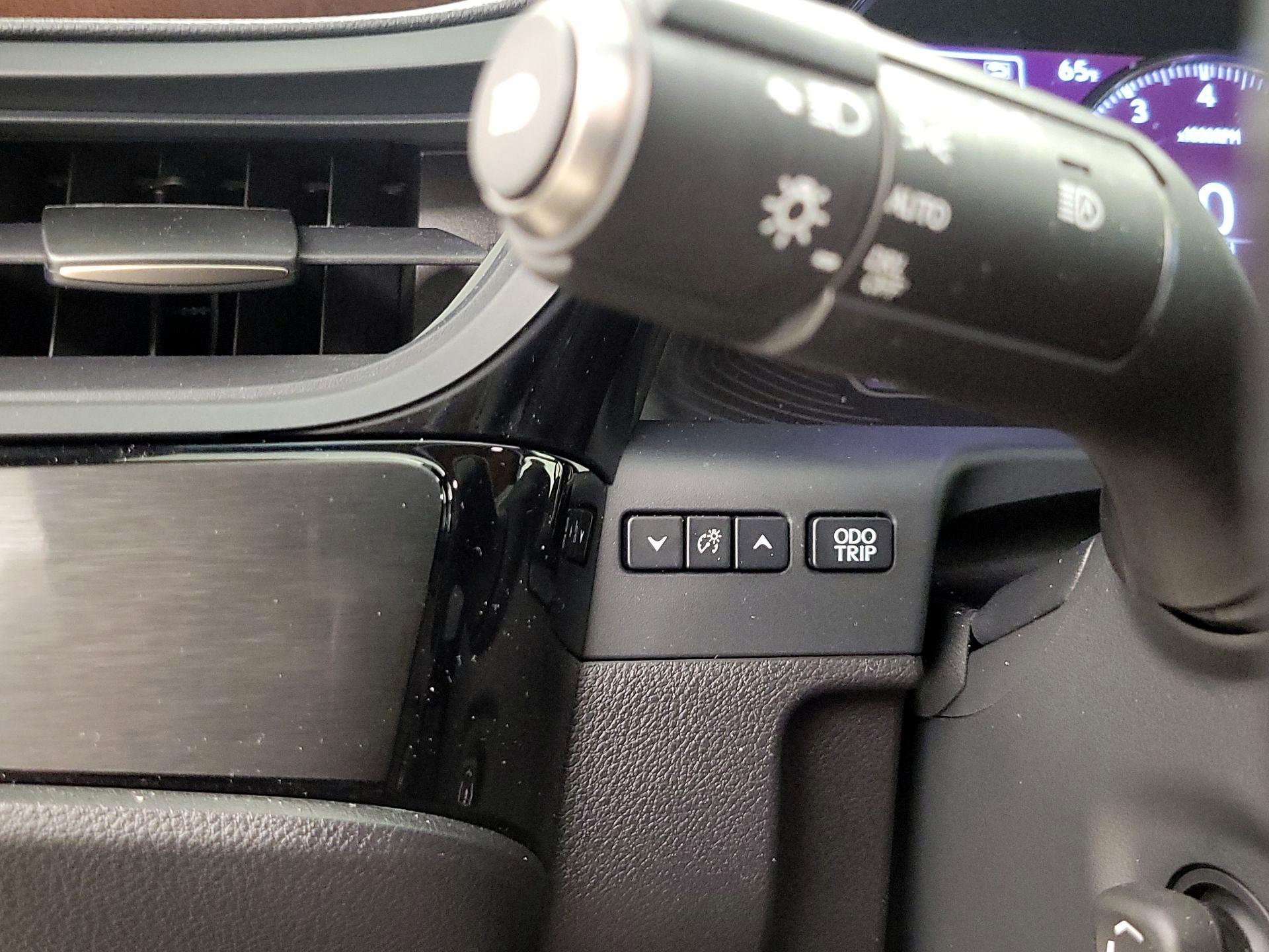 Thumbnail: 2023 Lexus ES - 13