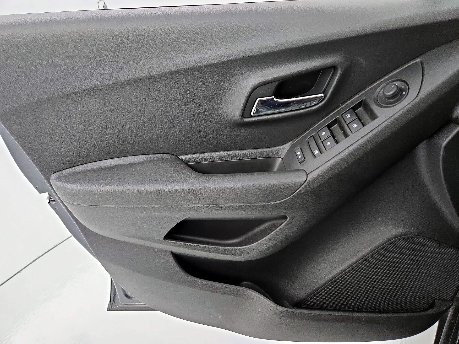 Thumbnail: 2019 Chevrolet Trax - 12