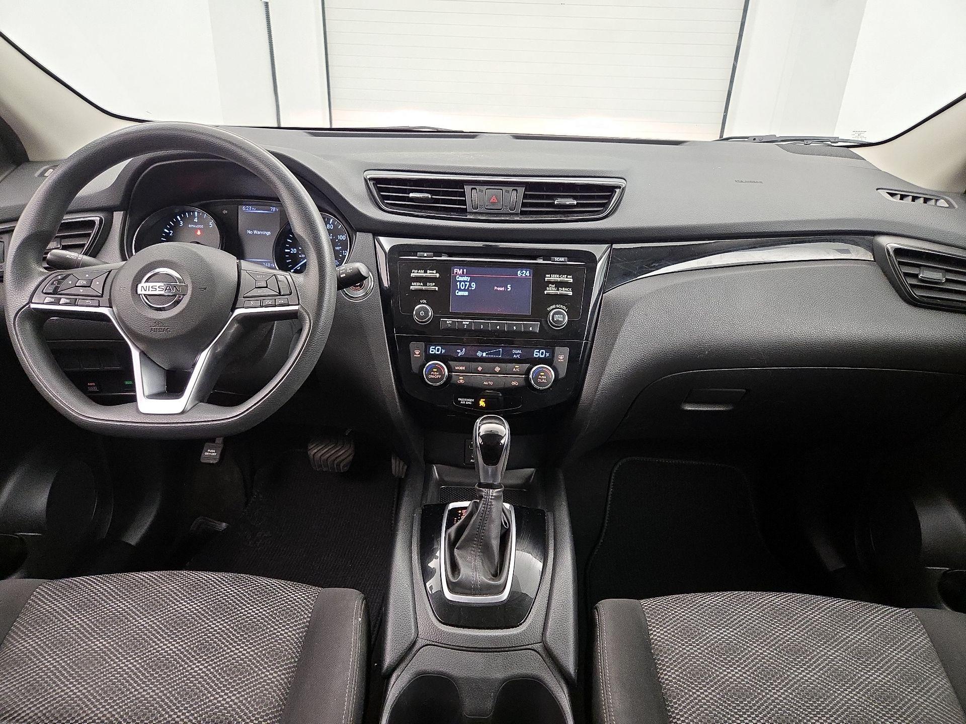 Thumbnail: 2018 Nissan Rogue Sport - 9