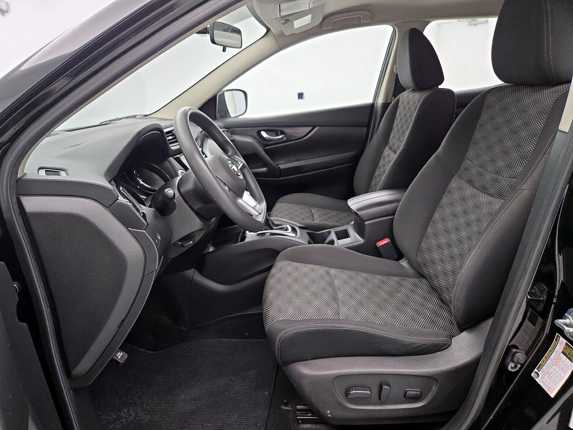 Thumbnail: 2018 Nissan Rogue Sport - 11