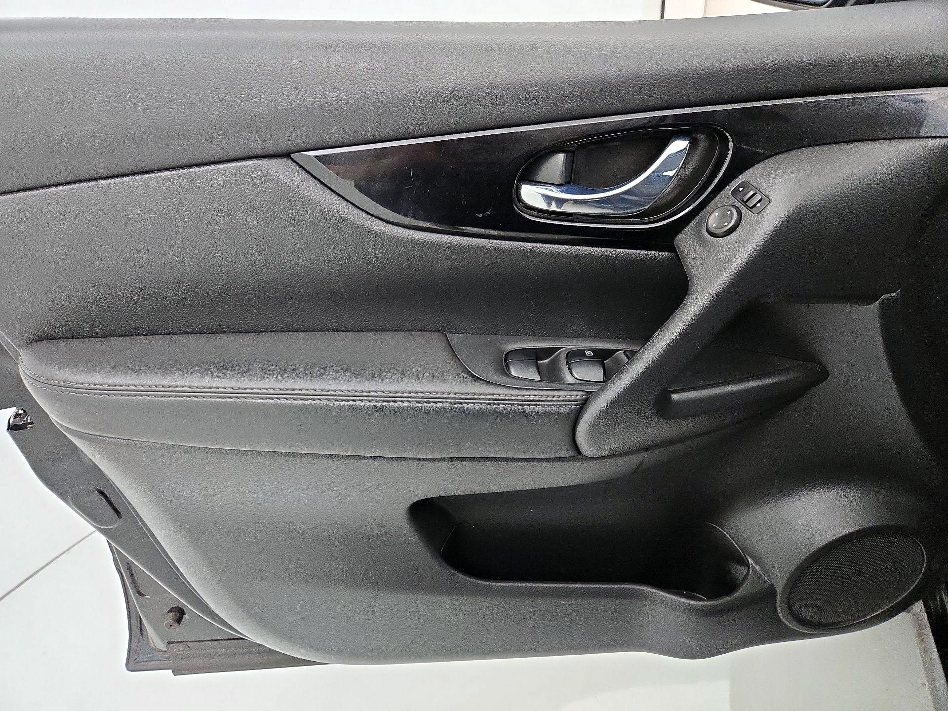 Thumbnail: 2018 Nissan Rogue Sport - 12