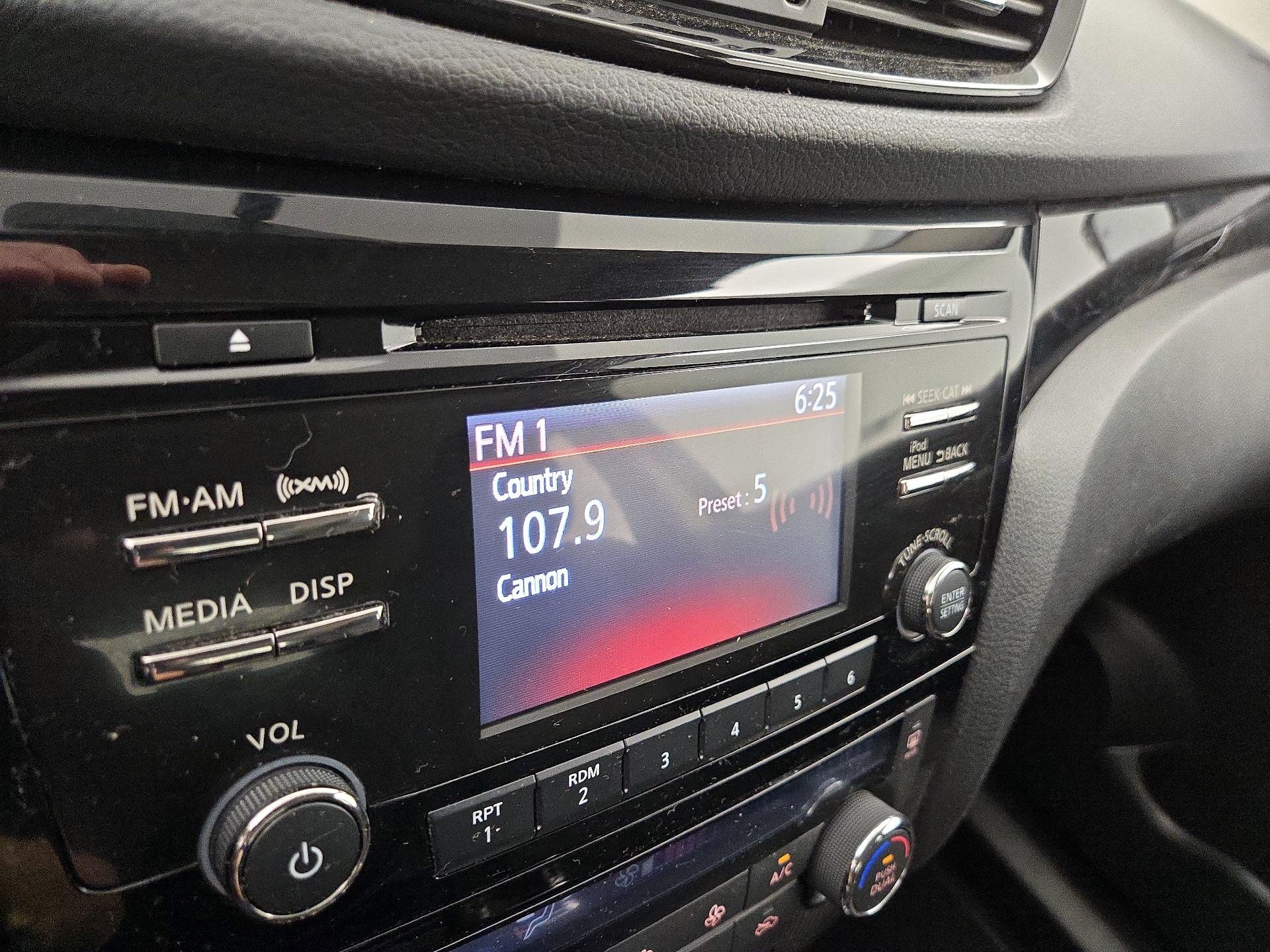 Thumbnail: 2018 Nissan Rogue Sport - 15