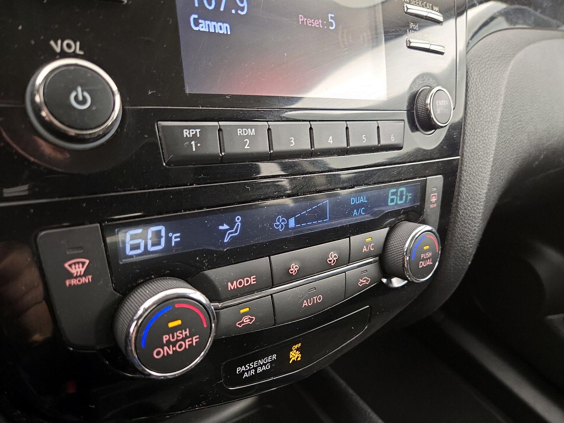 Thumbnail: 2018 Nissan Rogue Sport - 16