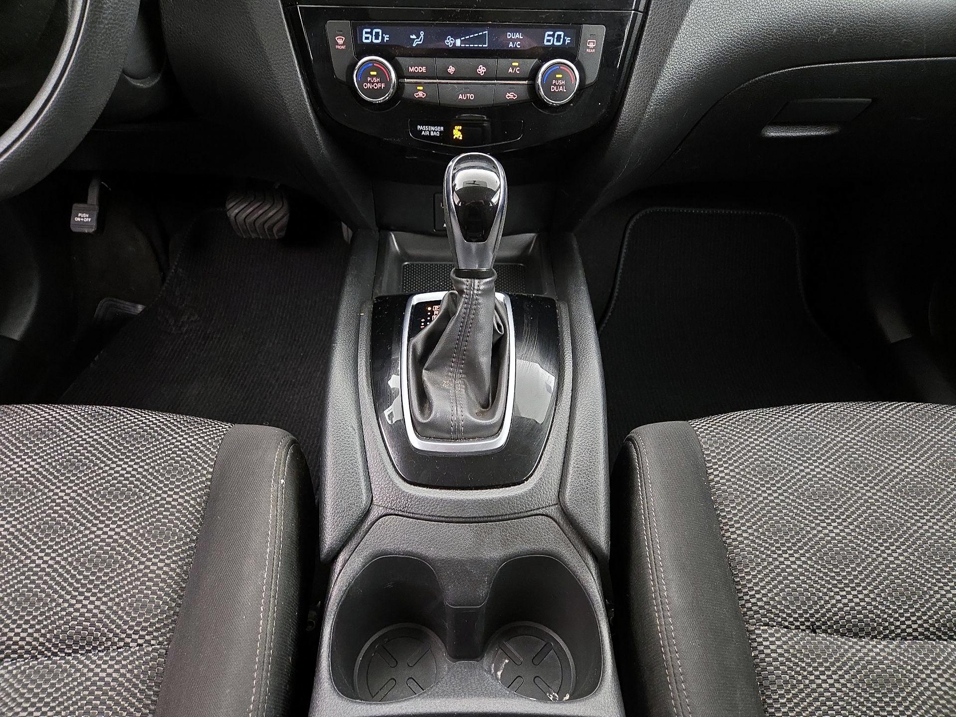 Thumbnail: 2018 Nissan Rogue Sport - 17