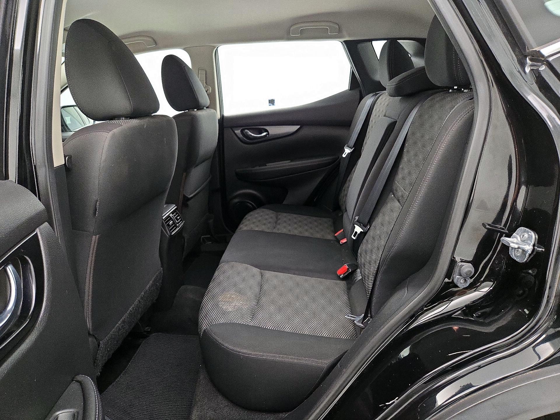 Thumbnail: 2018 Nissan Rogue Sport - 19