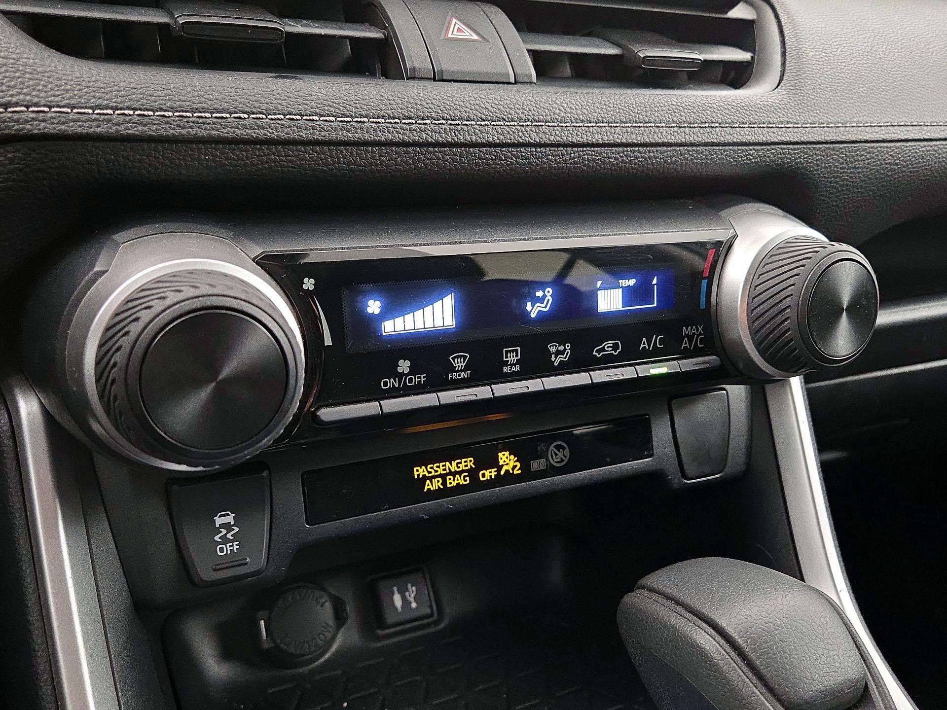 Thumbnail: 2019 Toyota RAV4 - 16