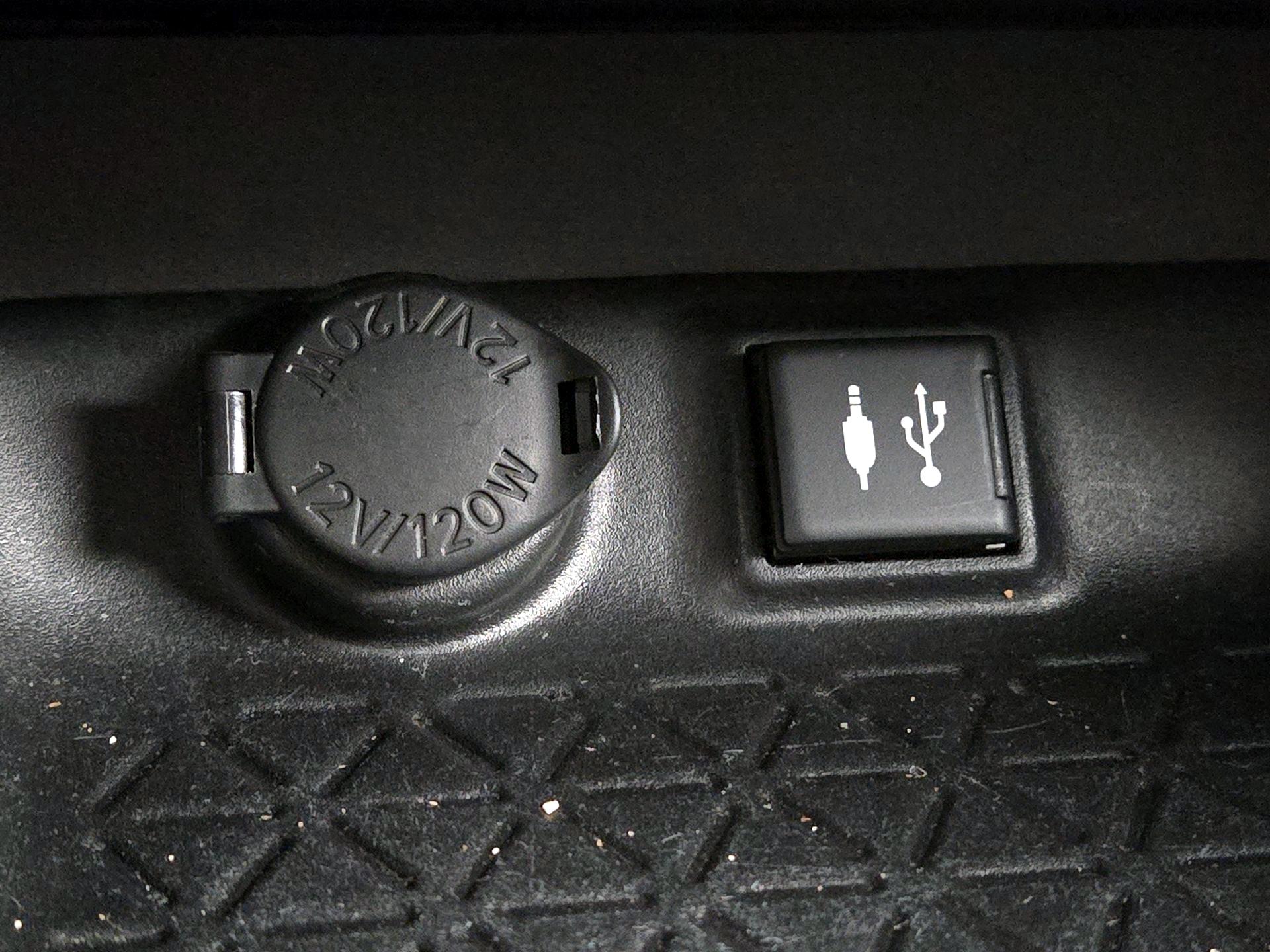 Thumbnail: 2019 Toyota RAV4 - 18