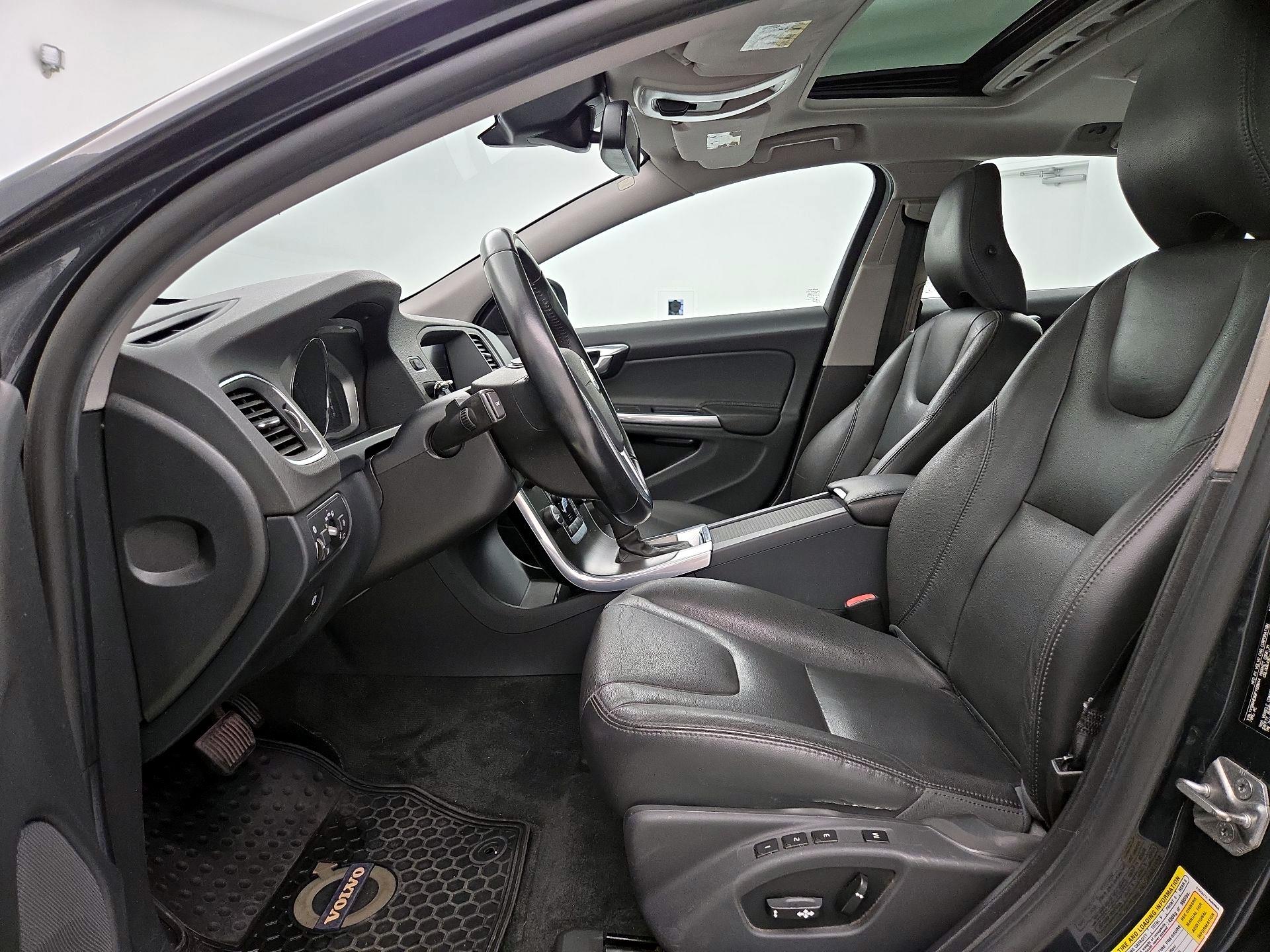 Thumbnail: 2015 Volvo V60 - 11