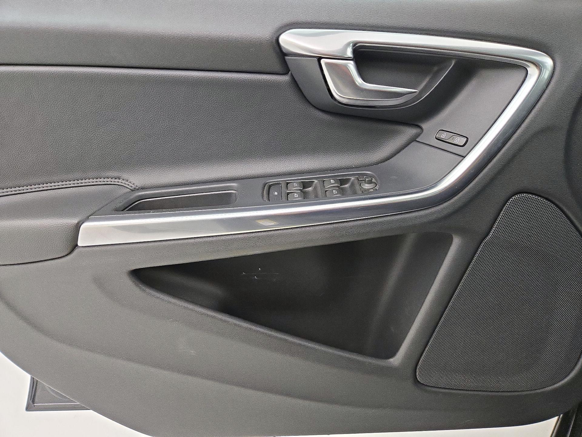 Thumbnail: 2015 Volvo V60 - 12