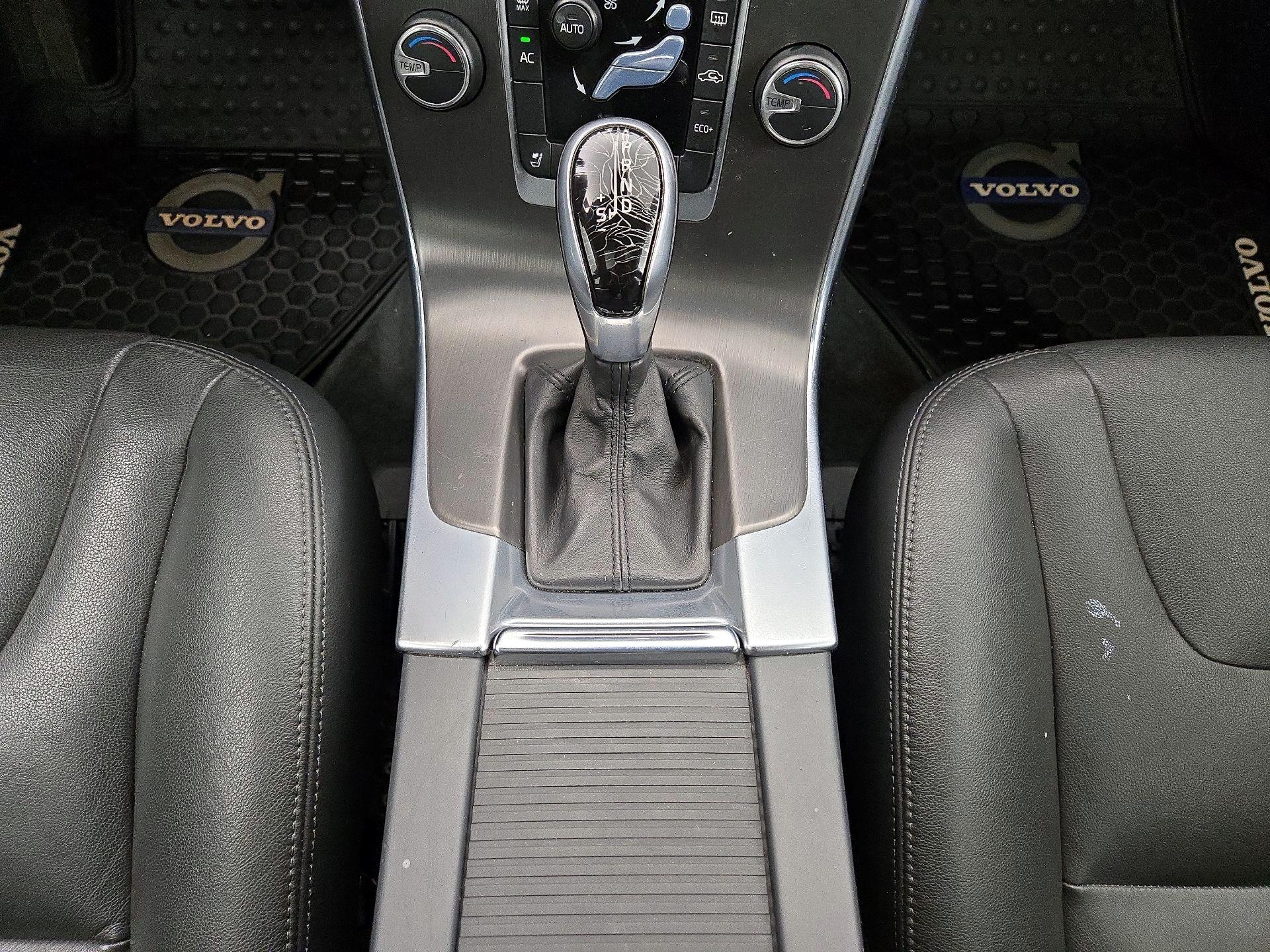 Thumbnail: 2015 Volvo V60 - 16