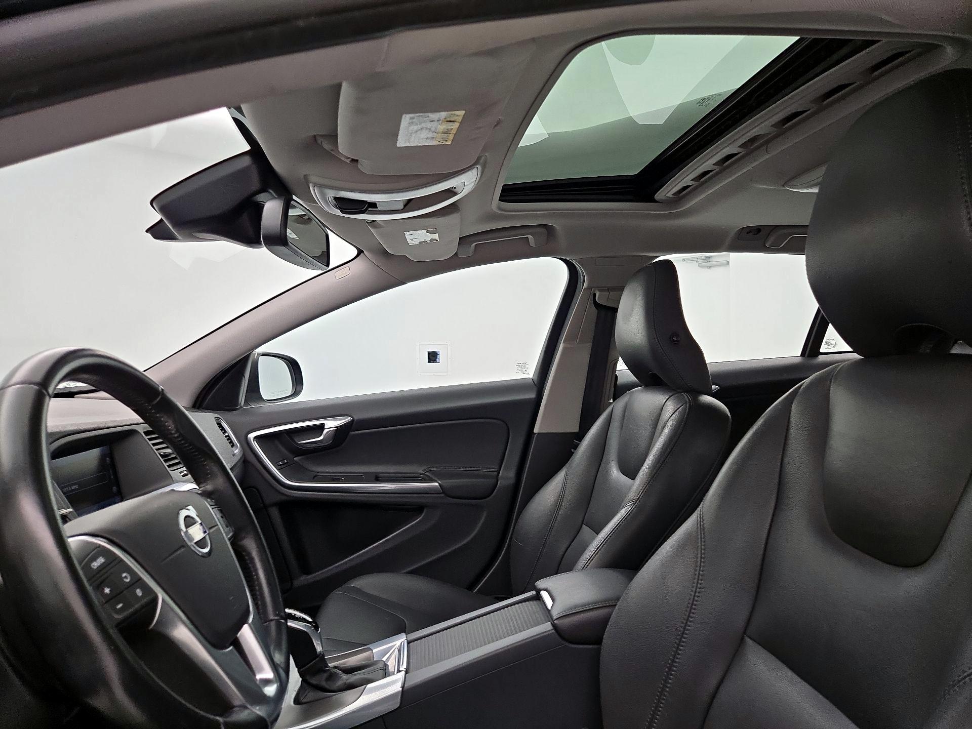 Thumbnail: 2015 Volvo V60 - 18