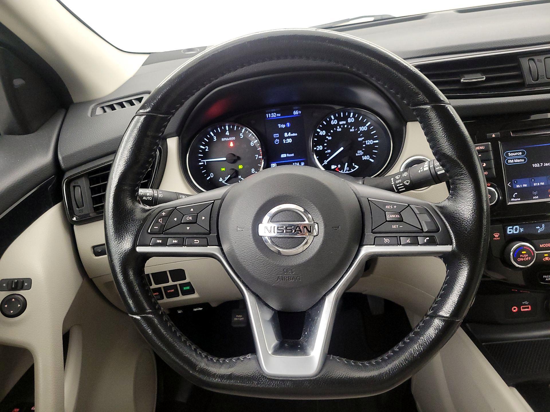 Thumbnail: 2020 Nissan Rogue Sport - 10