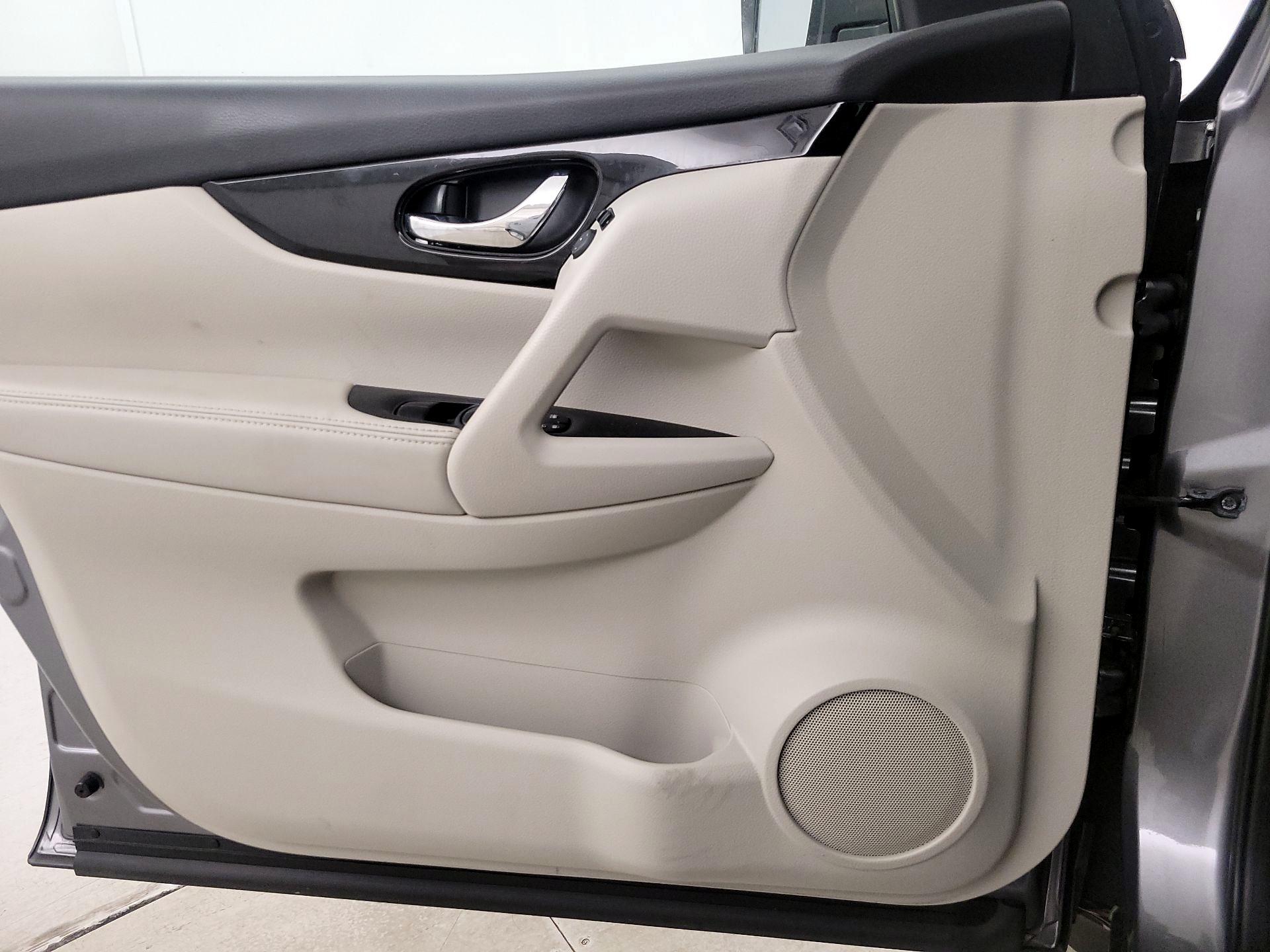 Thumbnail: 2020 Nissan Rogue Sport - 12