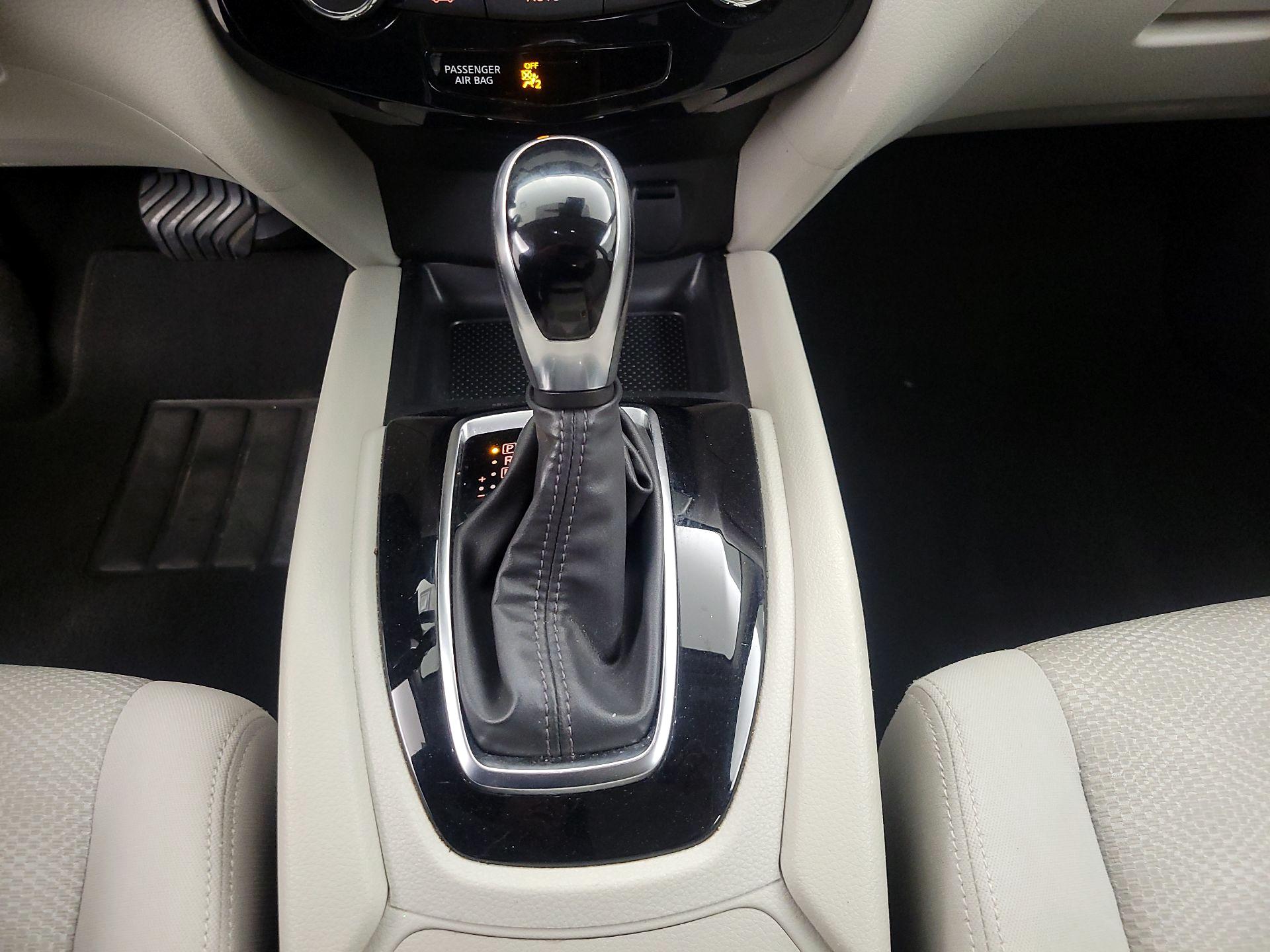 Thumbnail: 2020 Nissan Rogue Sport - 17
