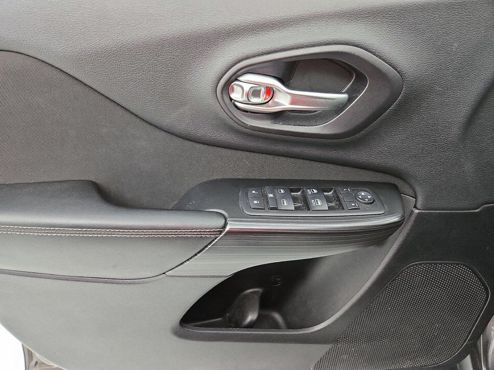 Thumbnail: 2014 Jeep Cherokee - 12