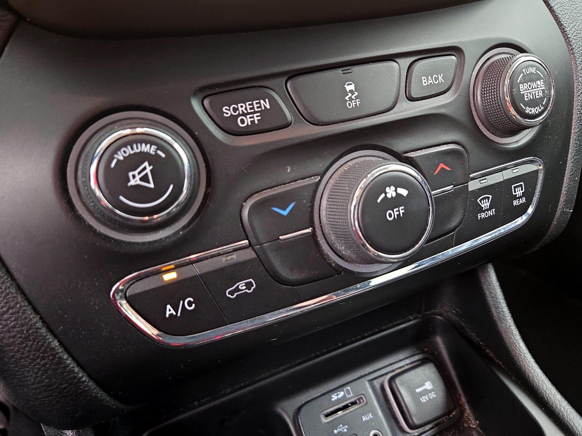 Thumbnail: 2014 Jeep Cherokee - 16