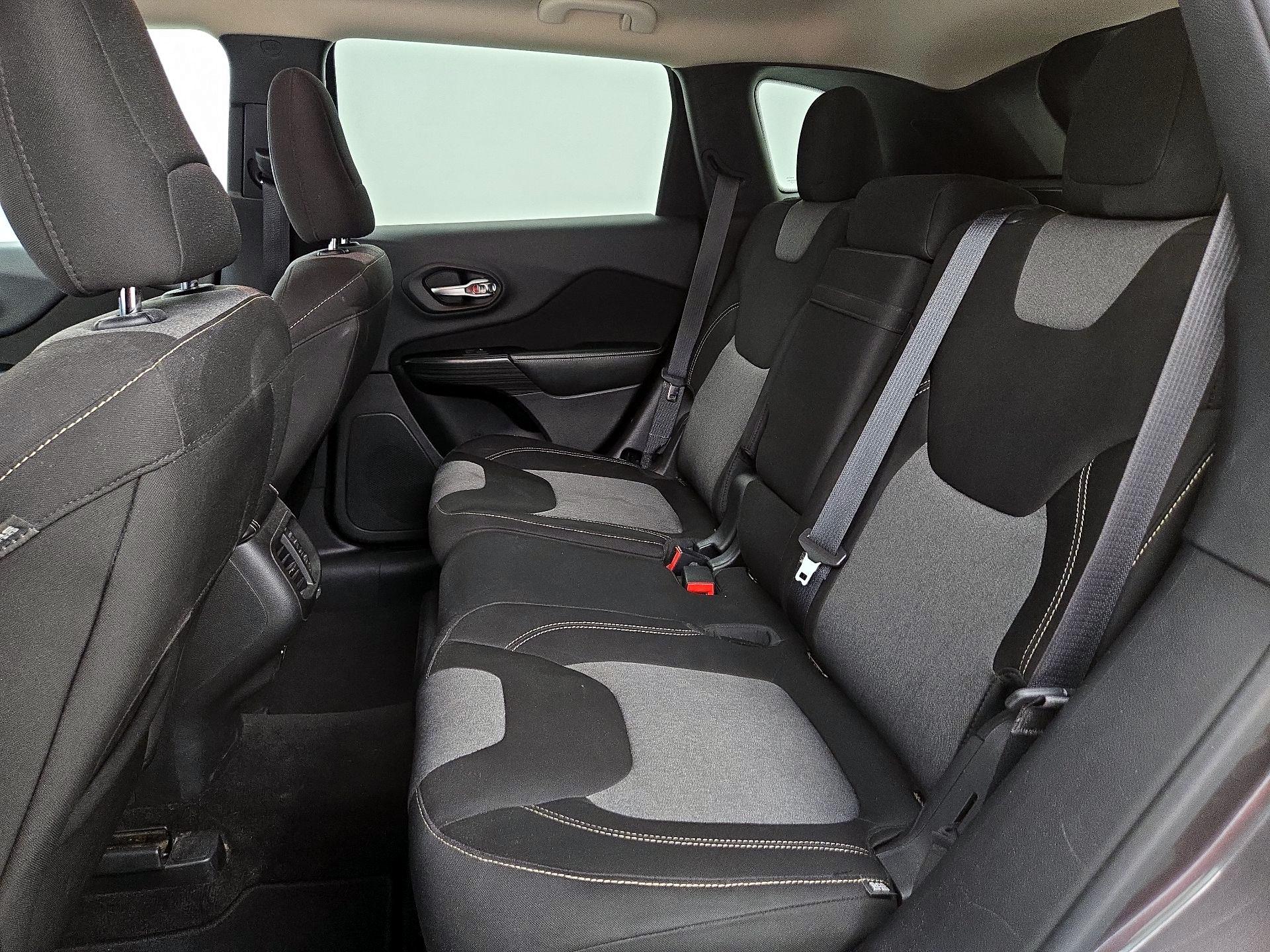 Thumbnail: 2014 Jeep Cherokee - 19
