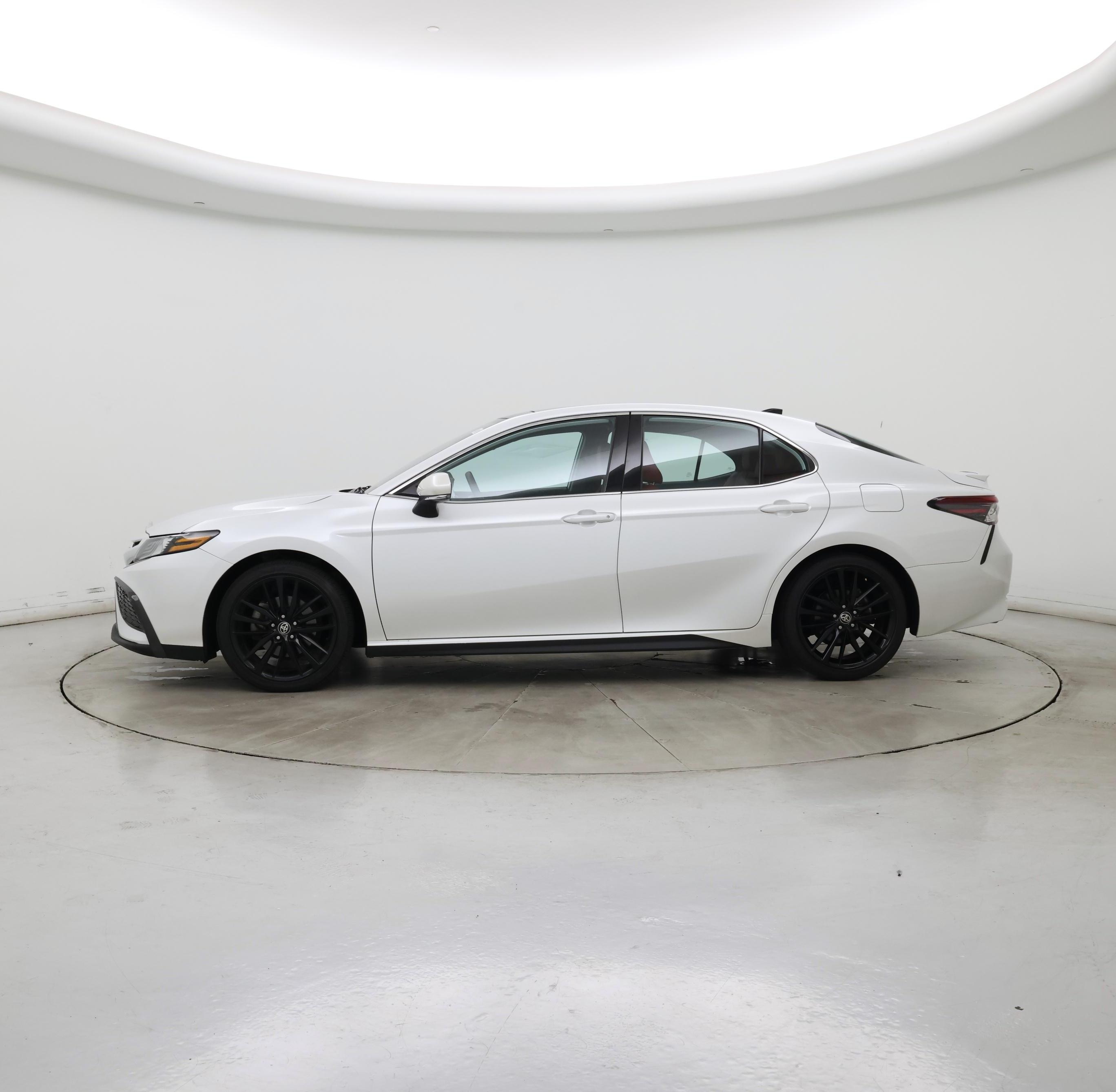 Thumbnail: 2021 Toyota Camry - 3