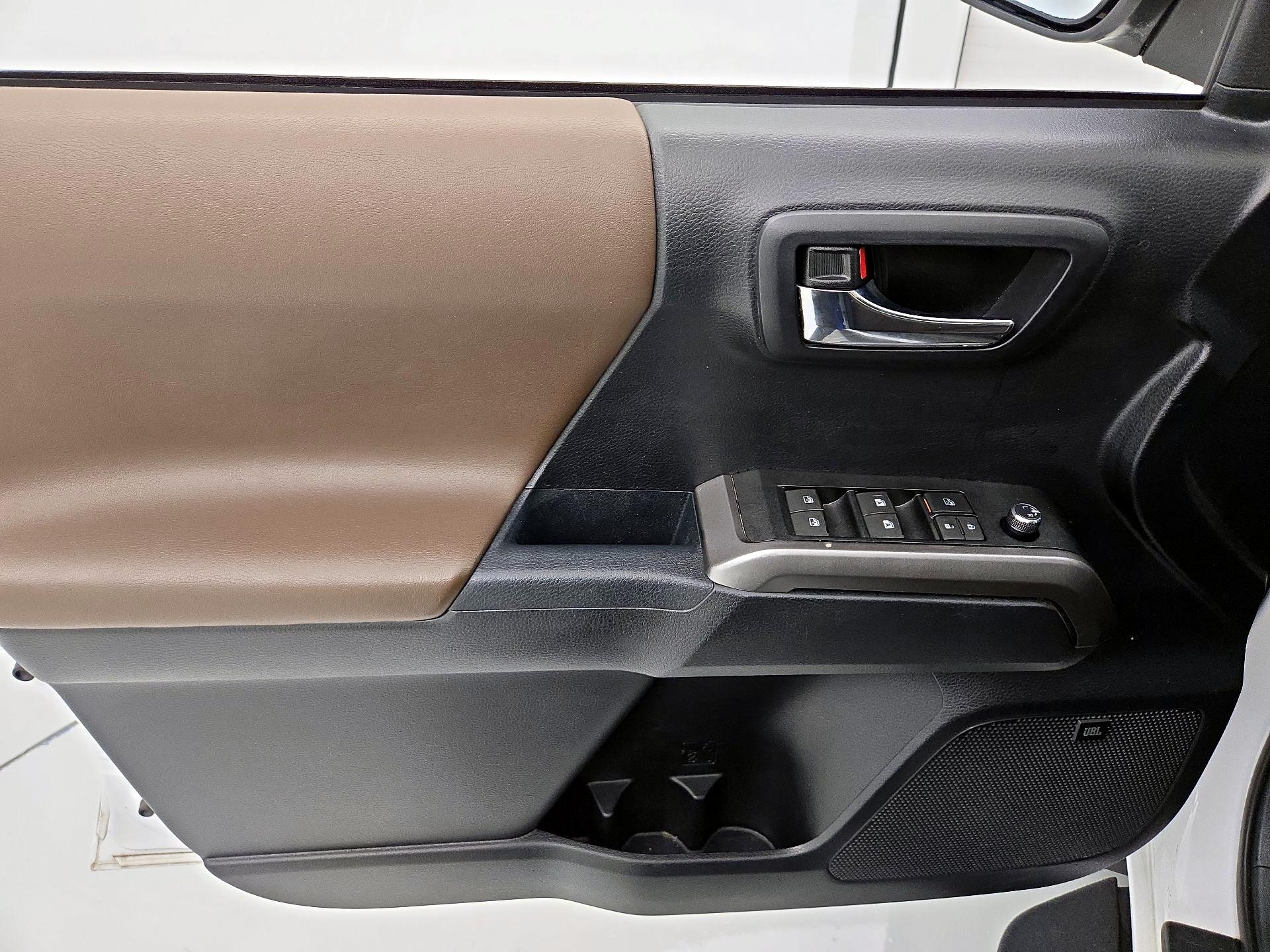 Thumbnail: 2018 Toyota Tacoma - 12