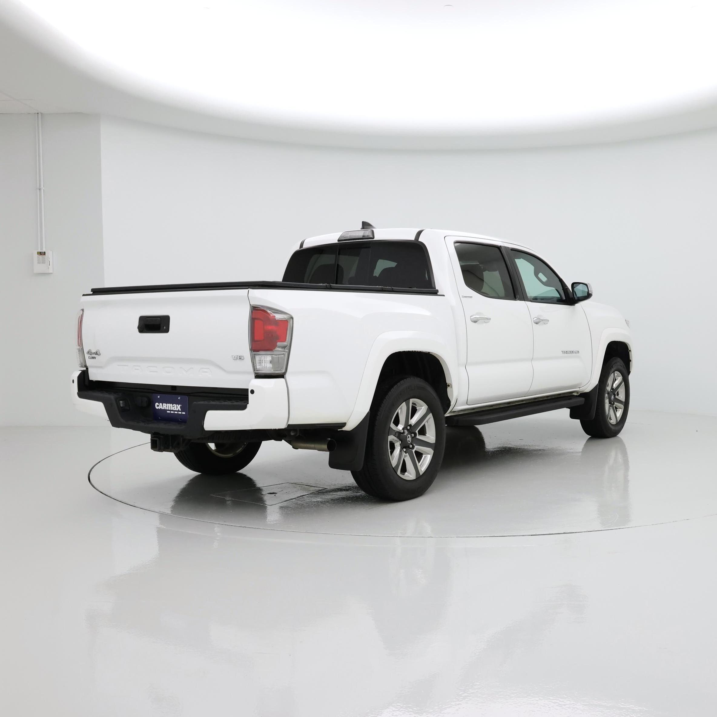 Thumbnail: 2018 Toyota Tacoma - 8
