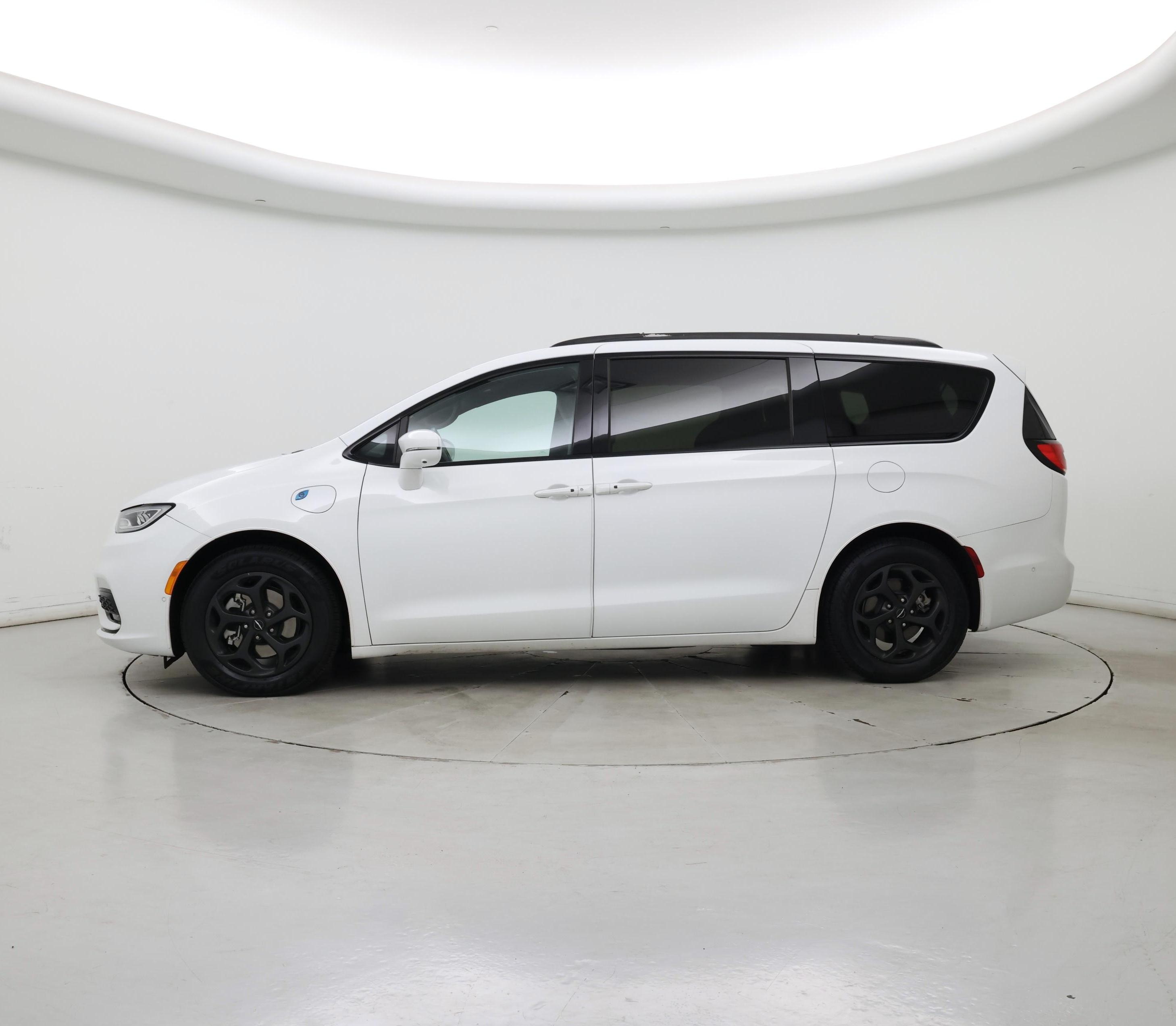 Thumbnail: 2021 Chrysler Pacifica - 3
