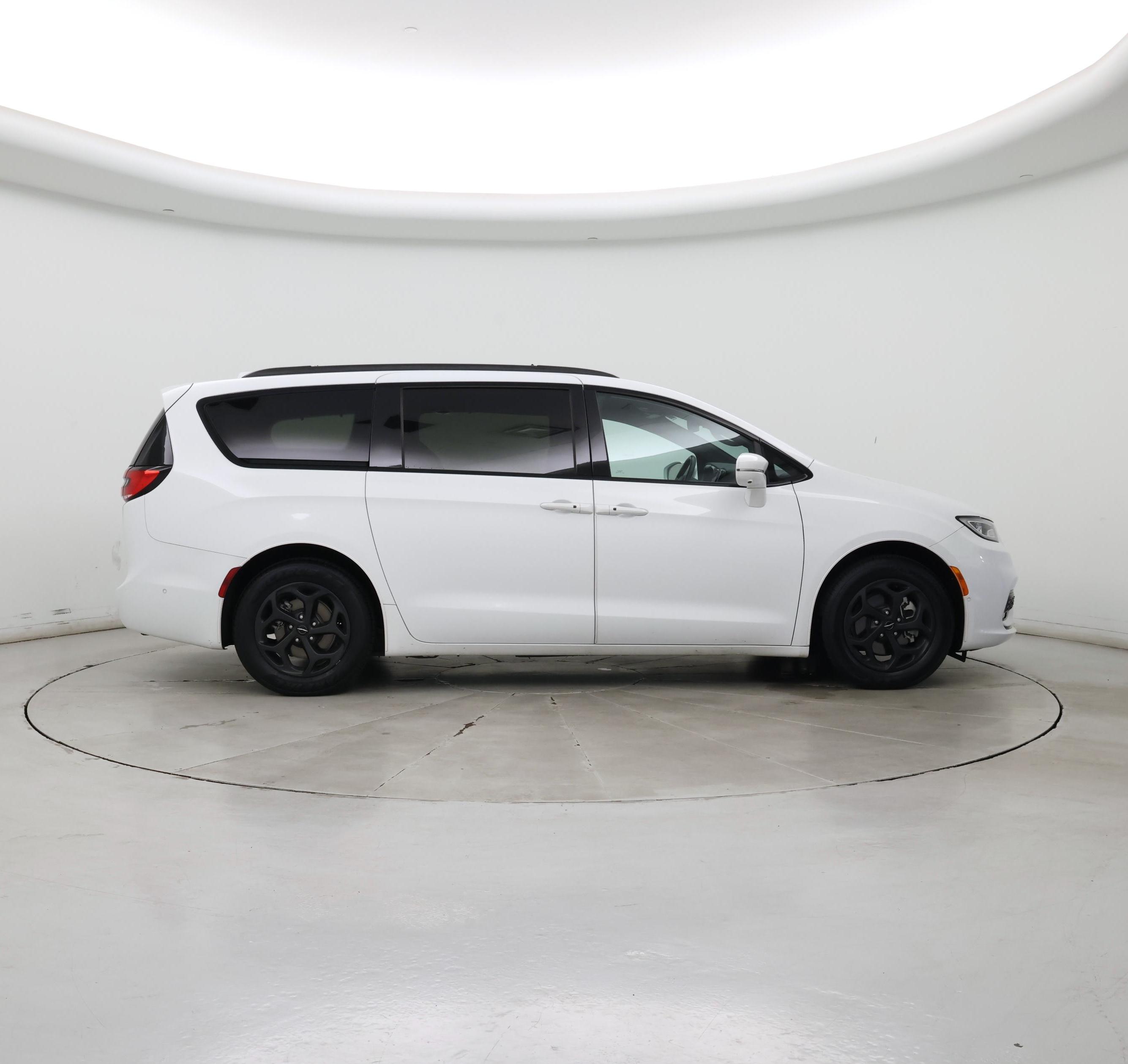 Thumbnail: 2021 Chrysler Pacifica - 7