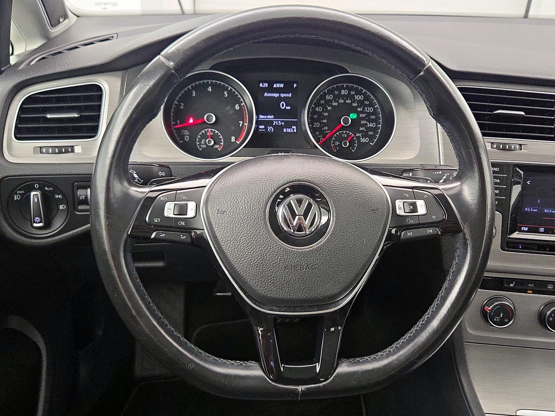 Thumbnail: 2015 Volkswagen Golf - 10