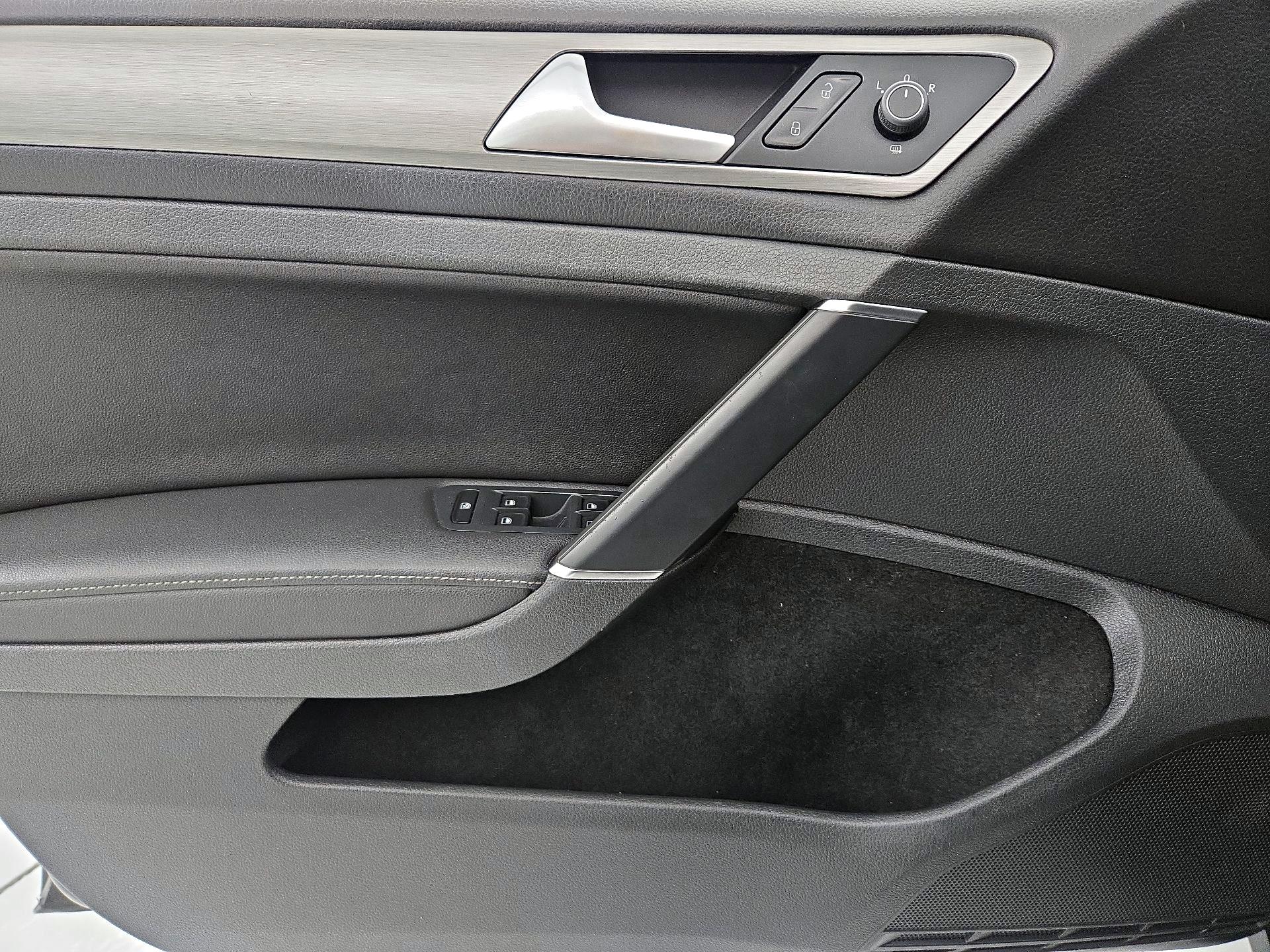 Thumbnail: 2015 Volkswagen Golf - 12
